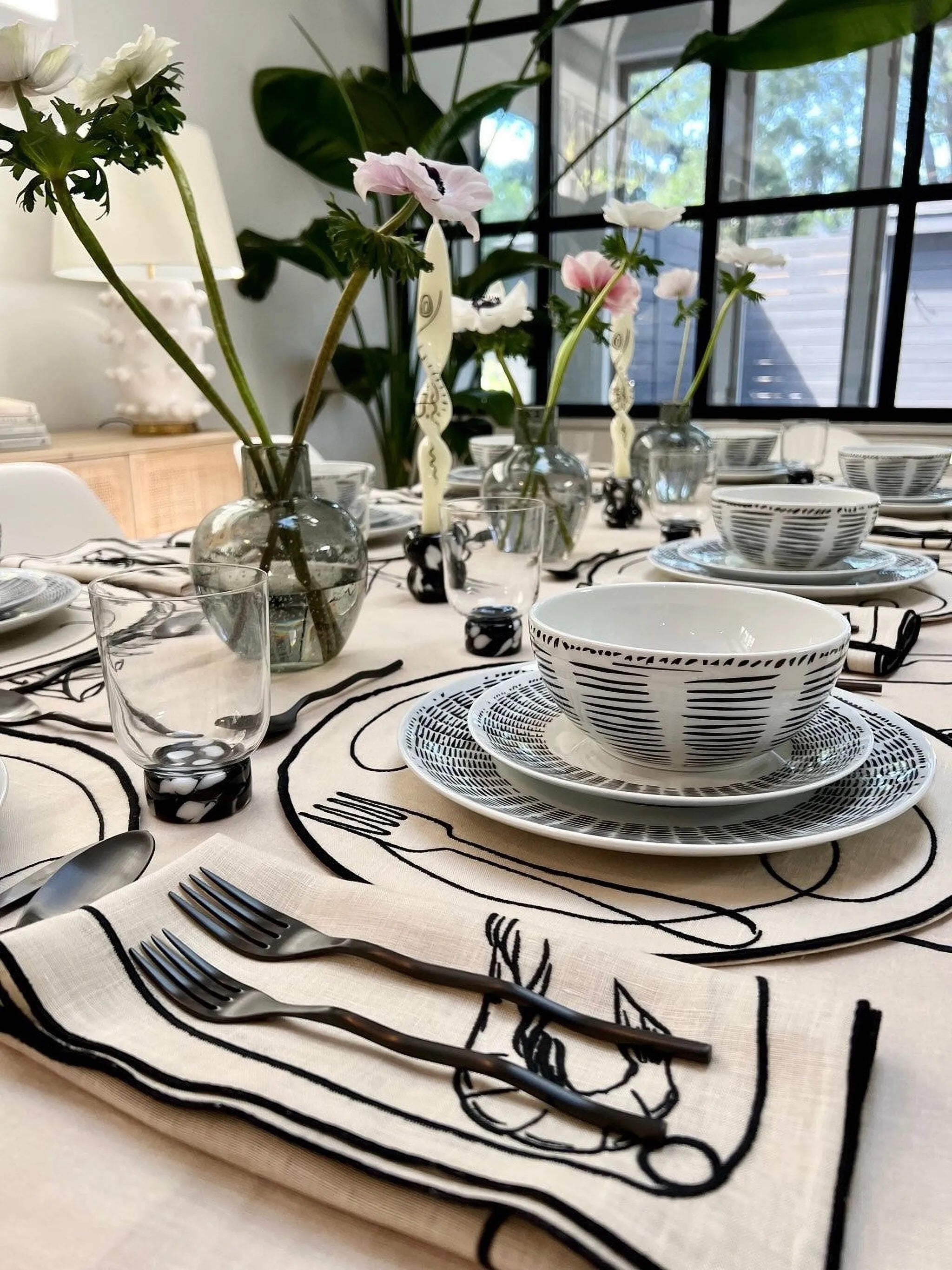 line-drawing linen napkins (set of four)