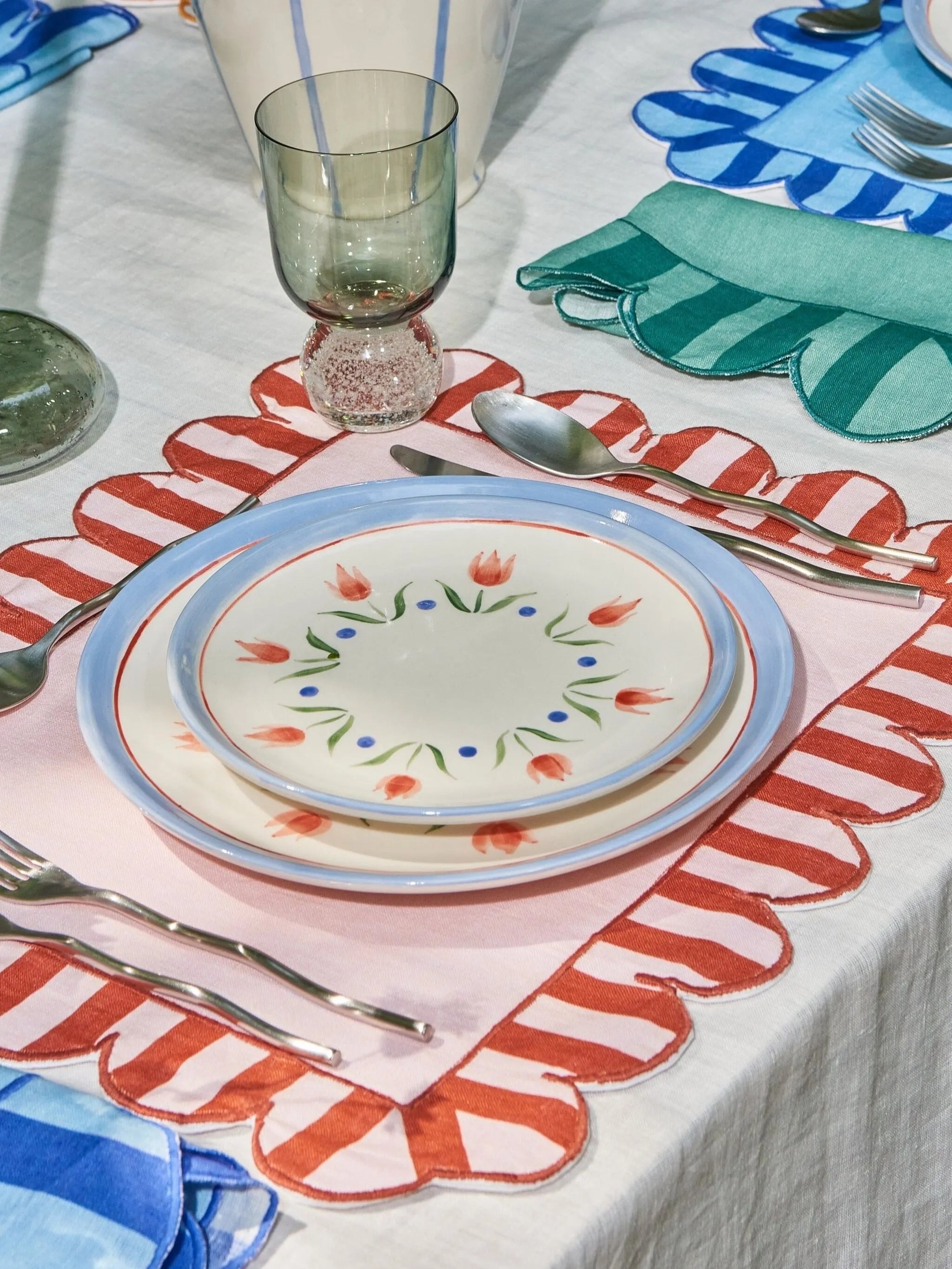 jardin embroidered linen scalloped stripe double-sided placemats in red (set of four)