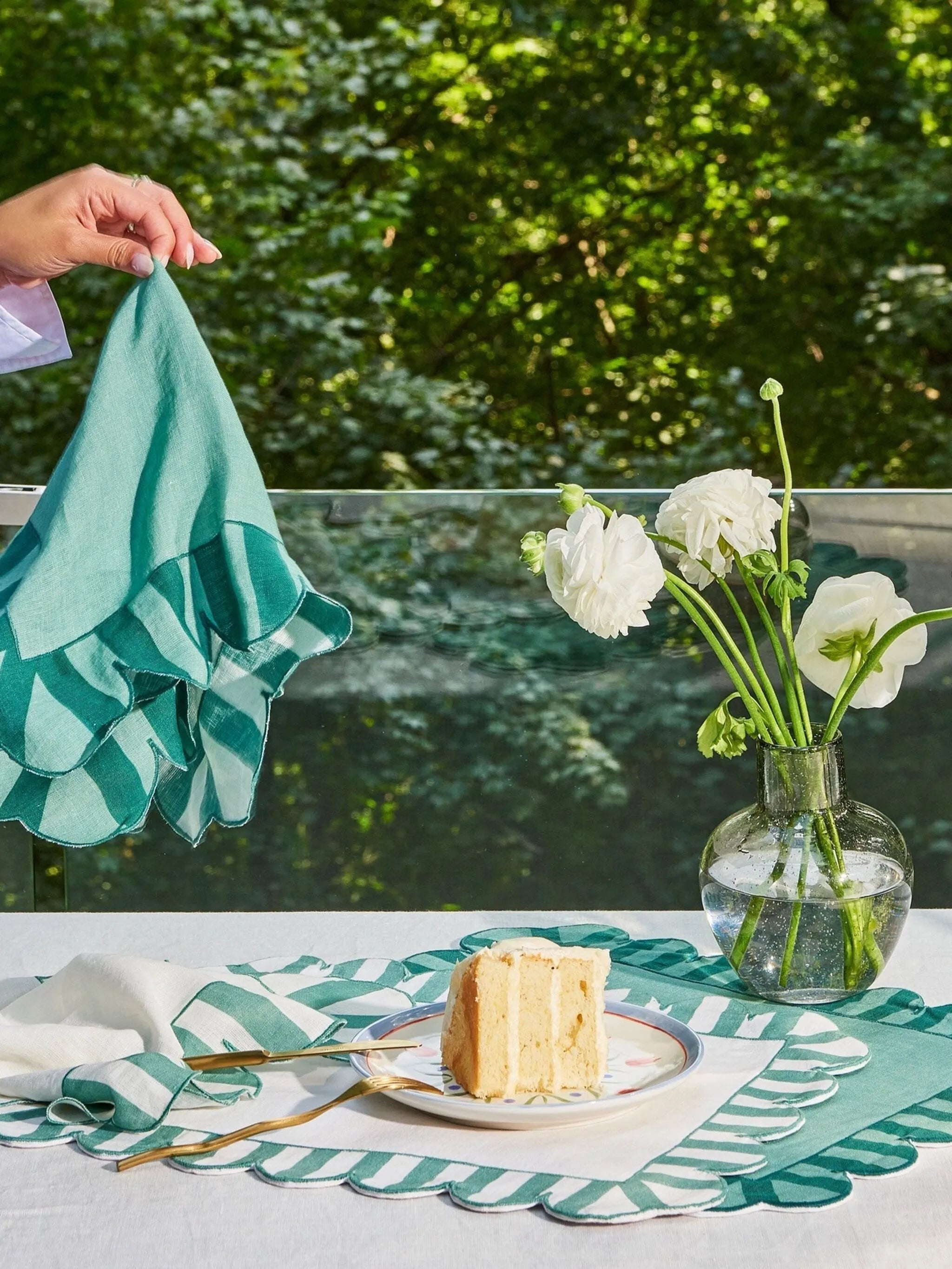 jardin scalloped double-sided placemats (set of four)