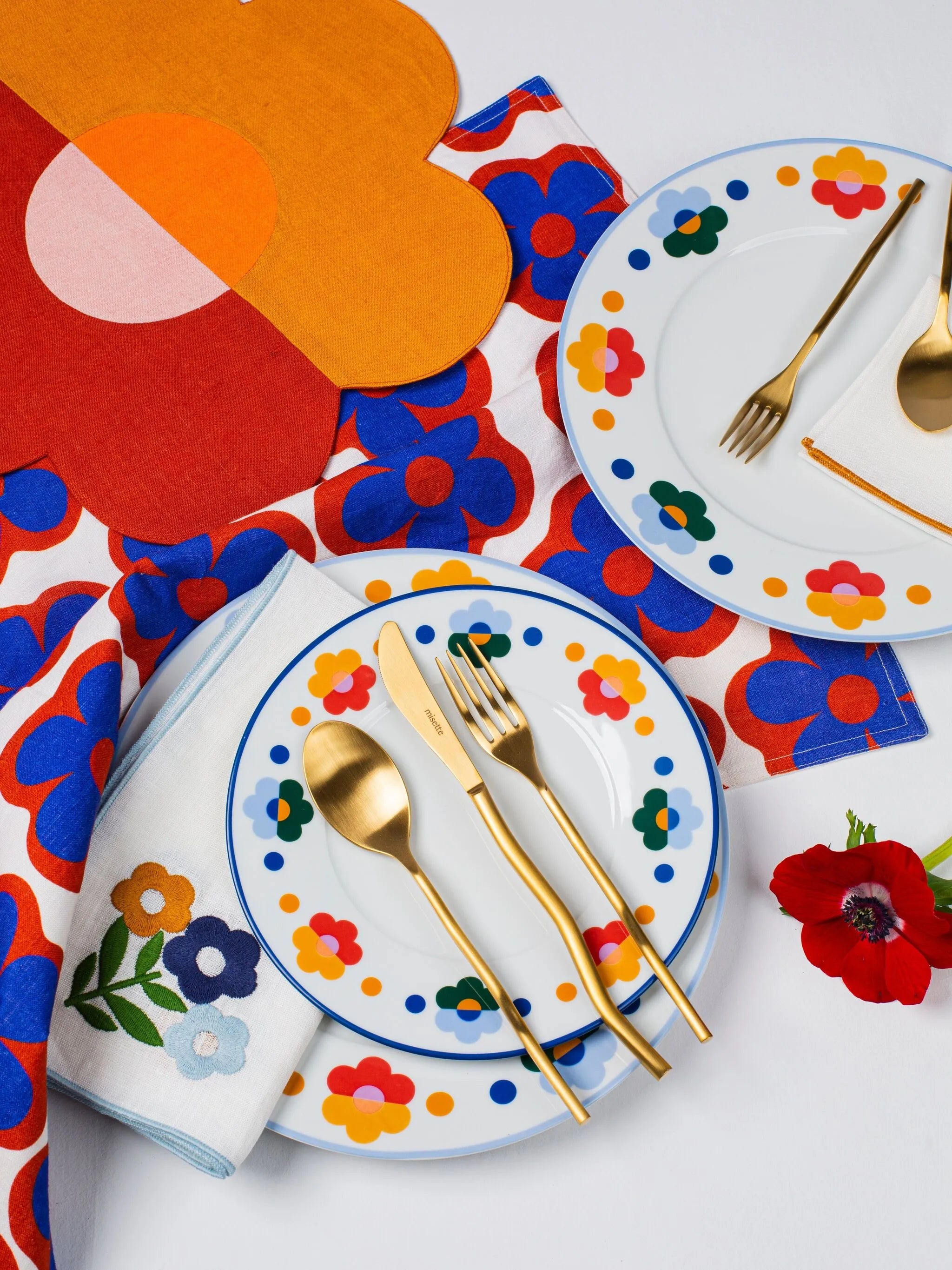 flower-shaped linen placemats (set of four)