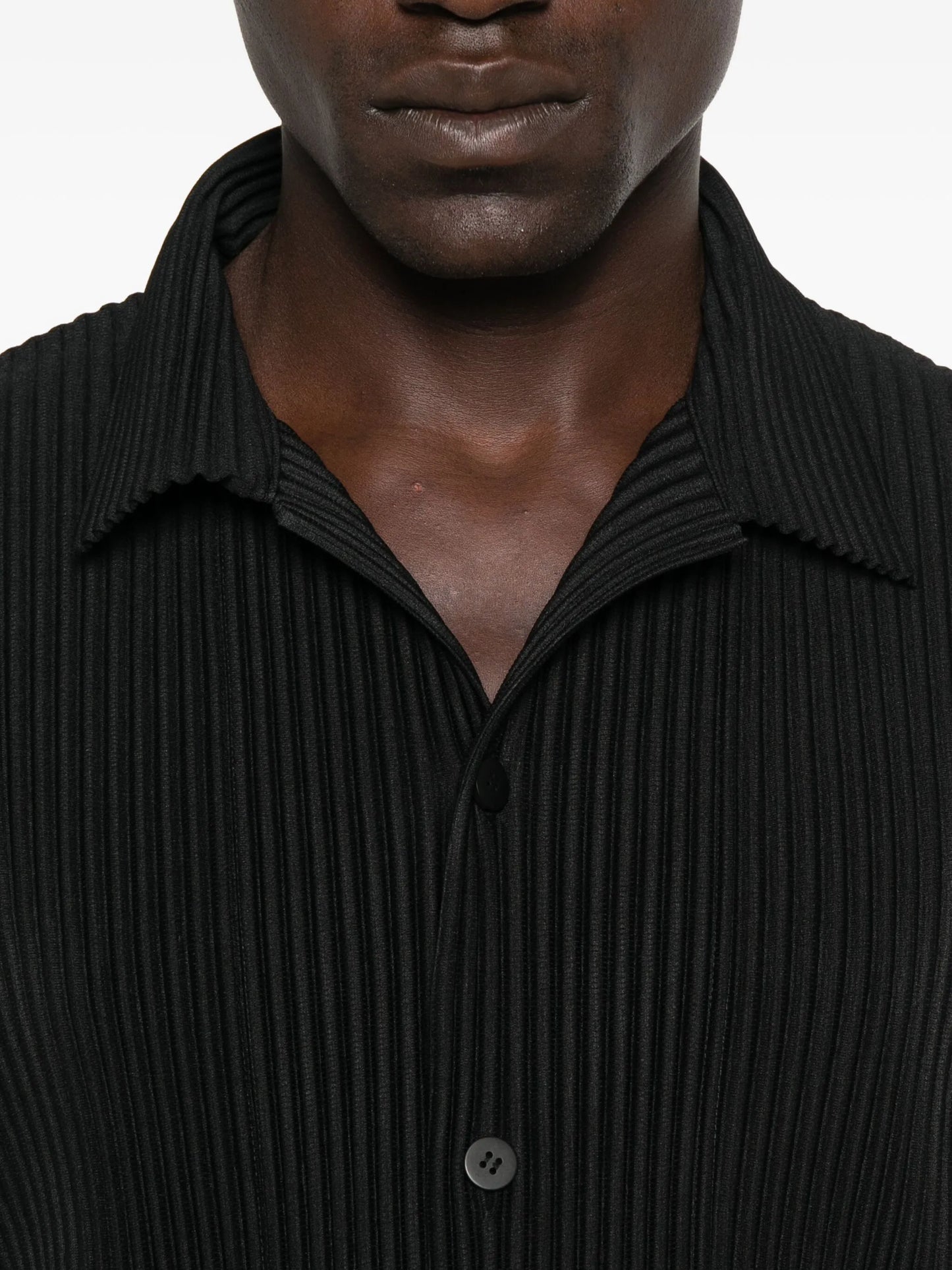 pleated short-sleeve shirt