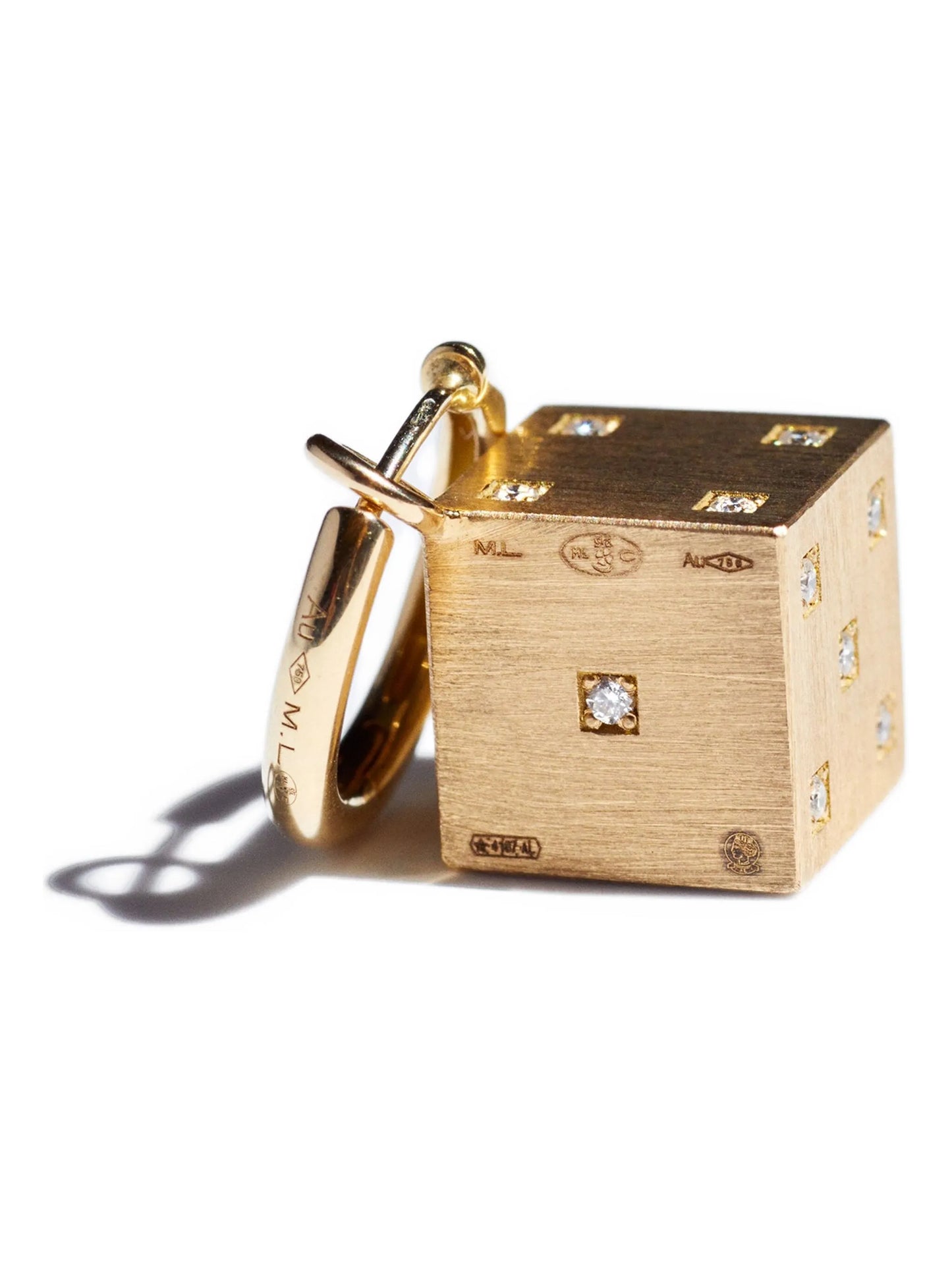 18K gold Dado diamond charm