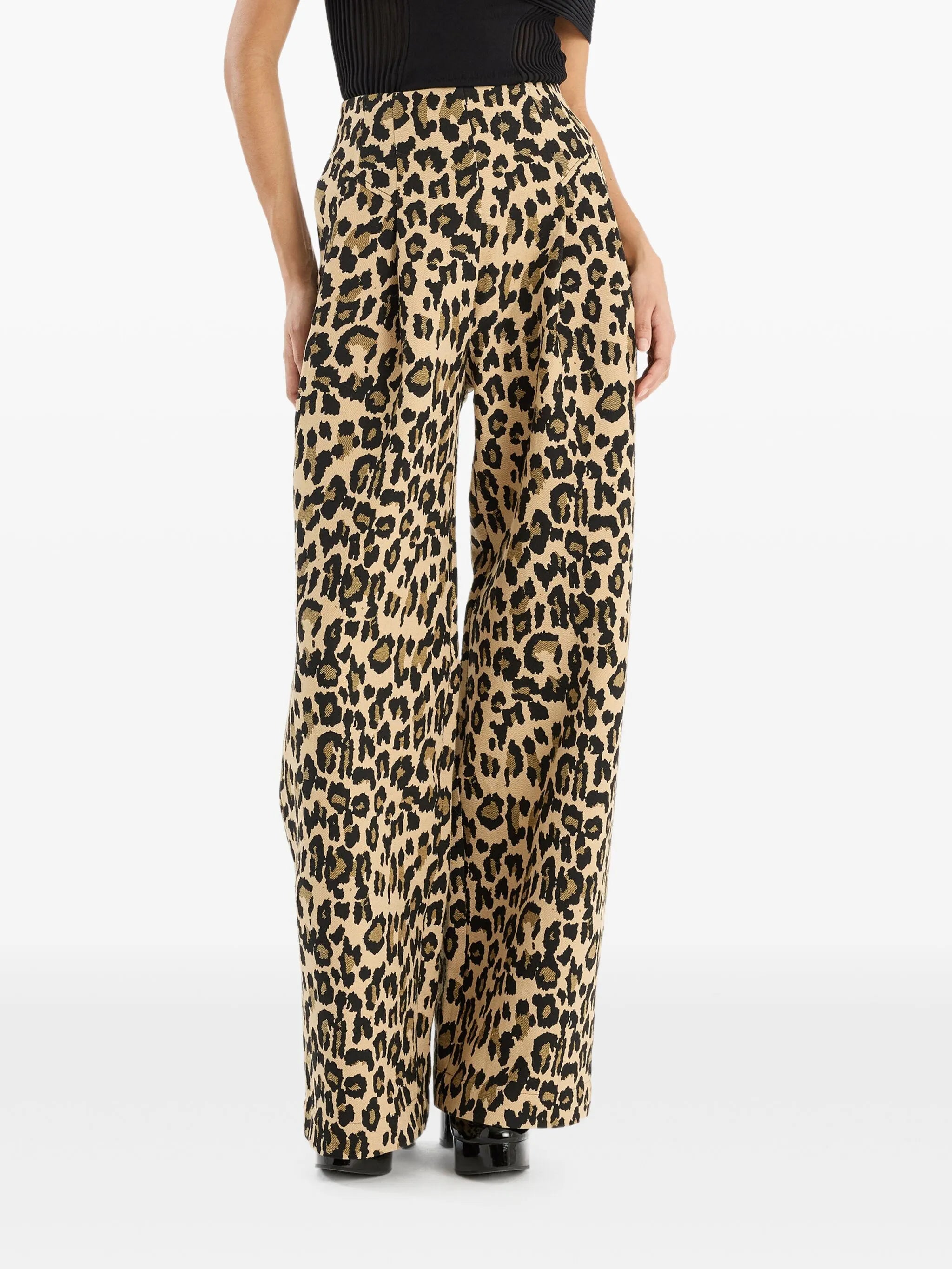 pleated leopard-print trousers