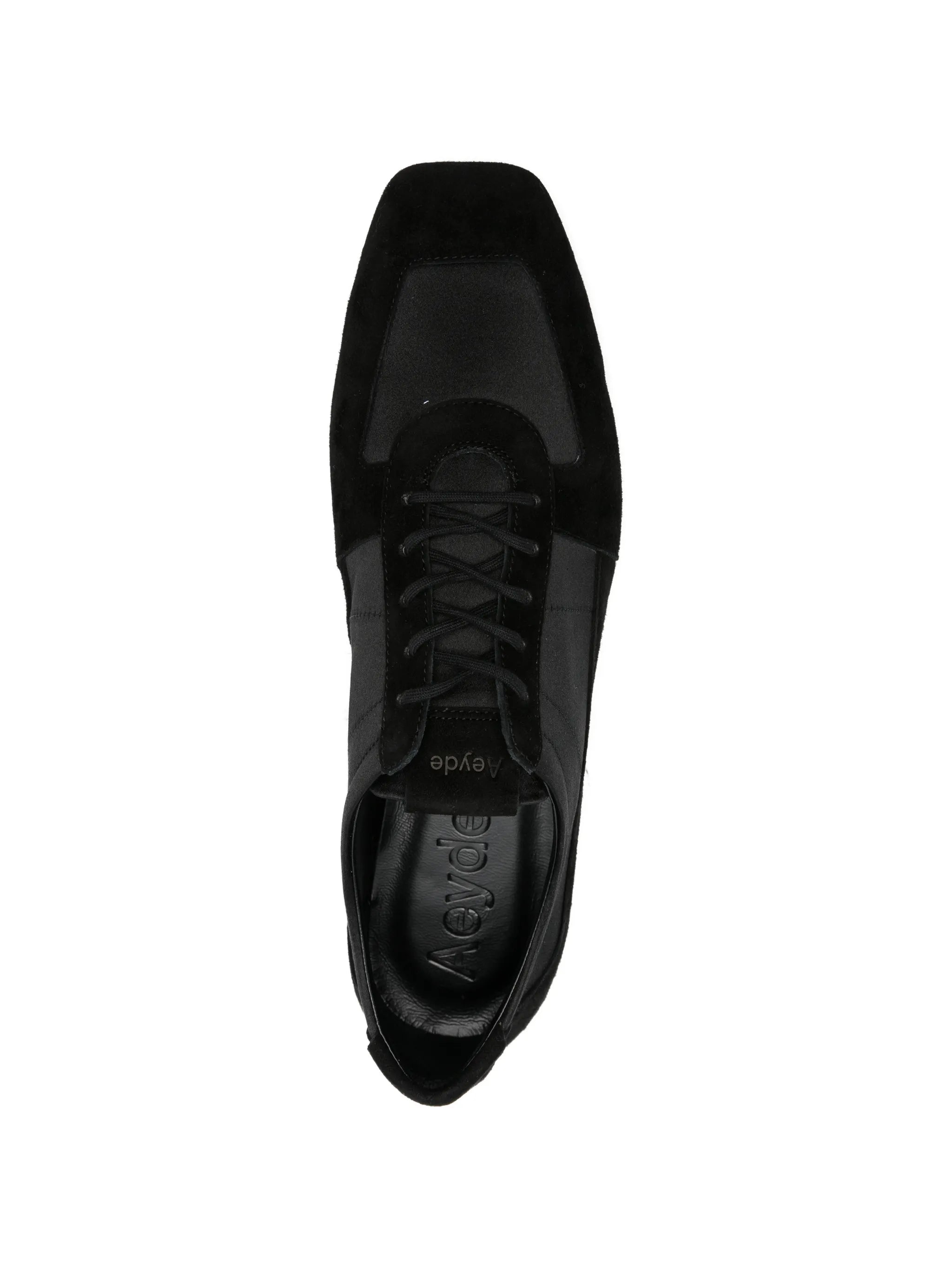 Uma sneakers
