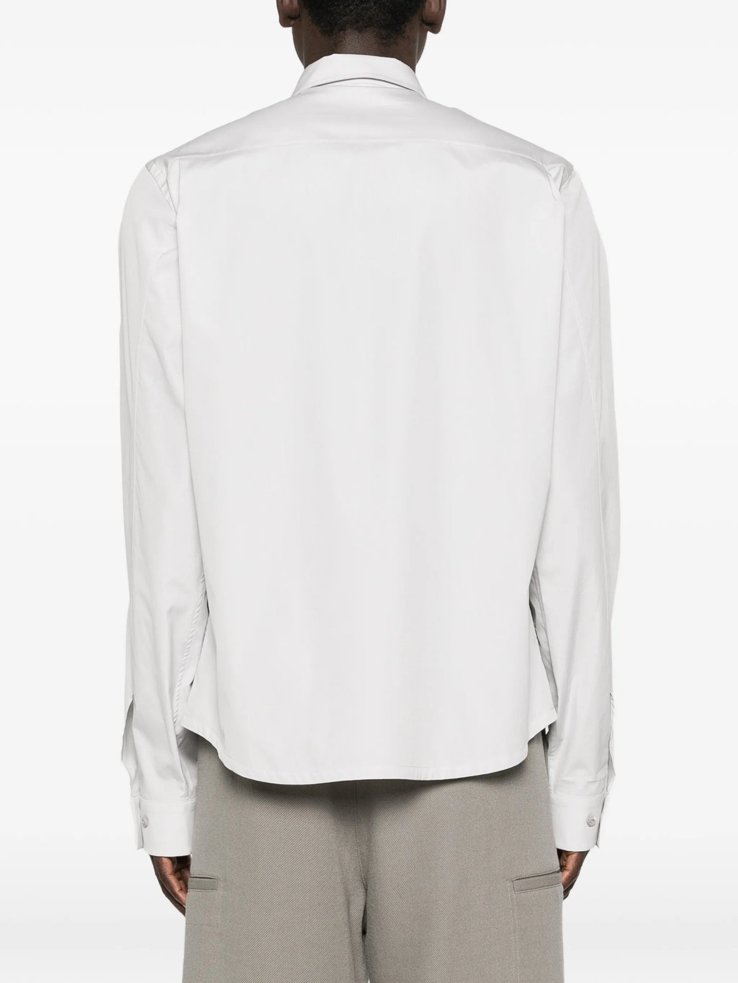 button-fastening pocket shirt