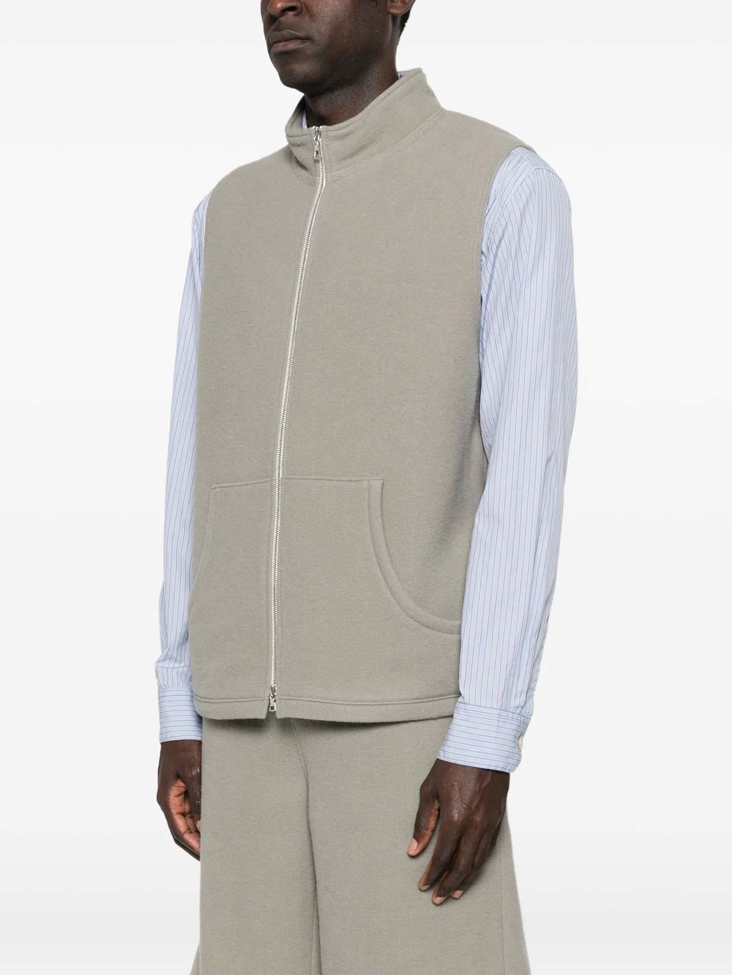 zip-fastening pocket gilet