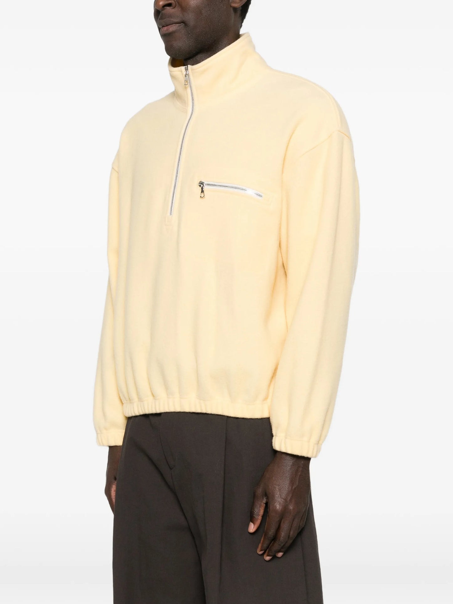 zip-fastening pocket sweatshirt