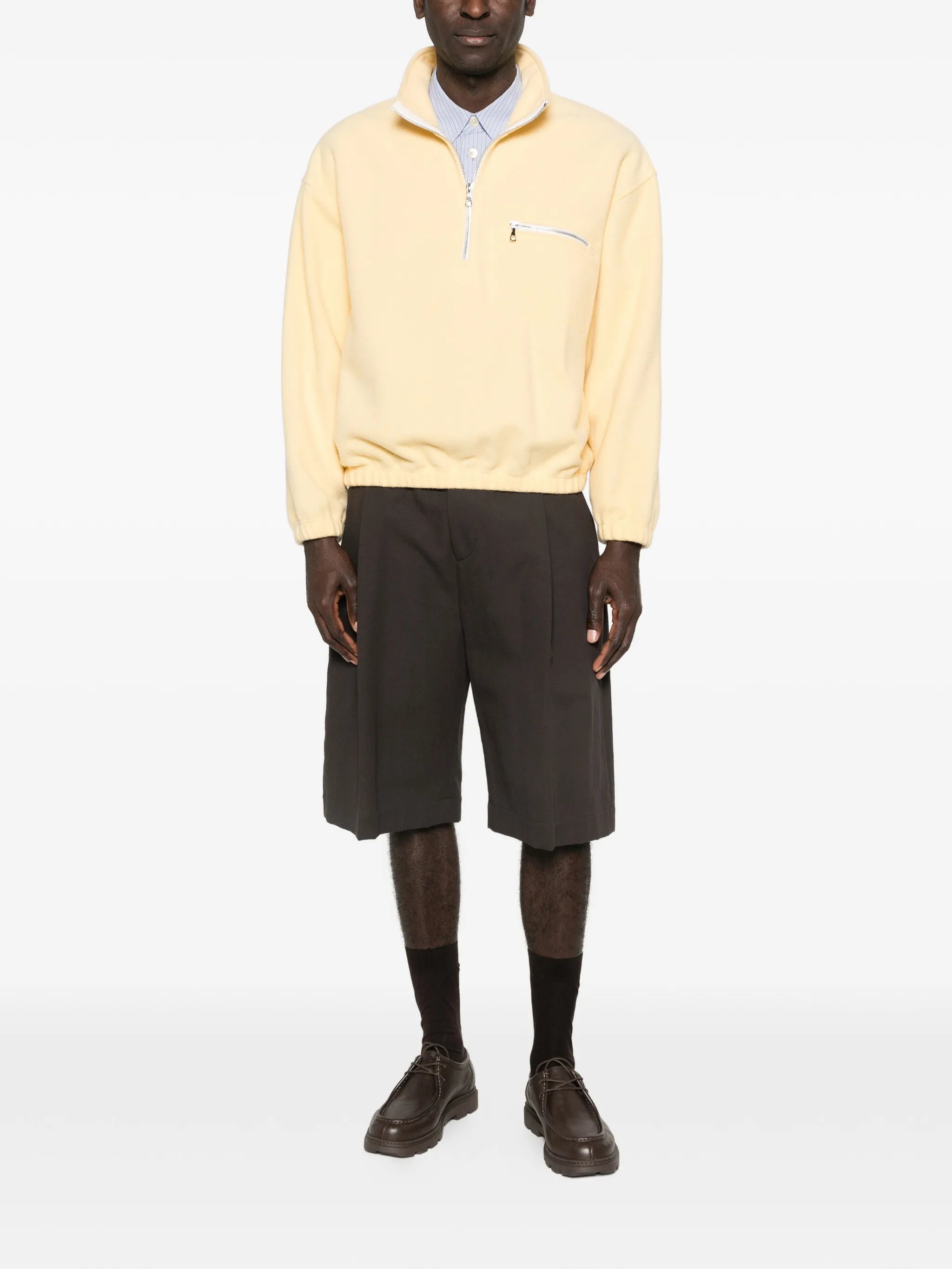 zip-fastening pocket sweatshirt