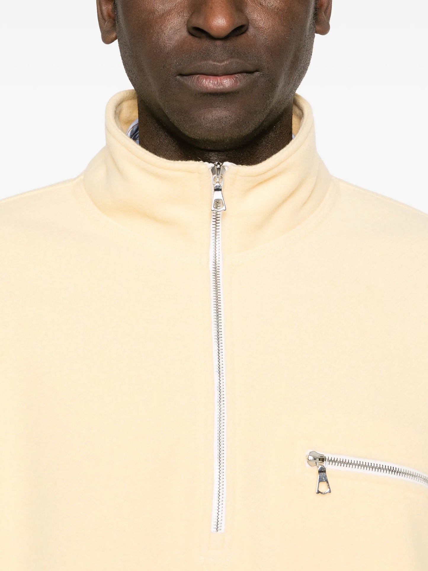 zip-fastening pocket sweatshirt