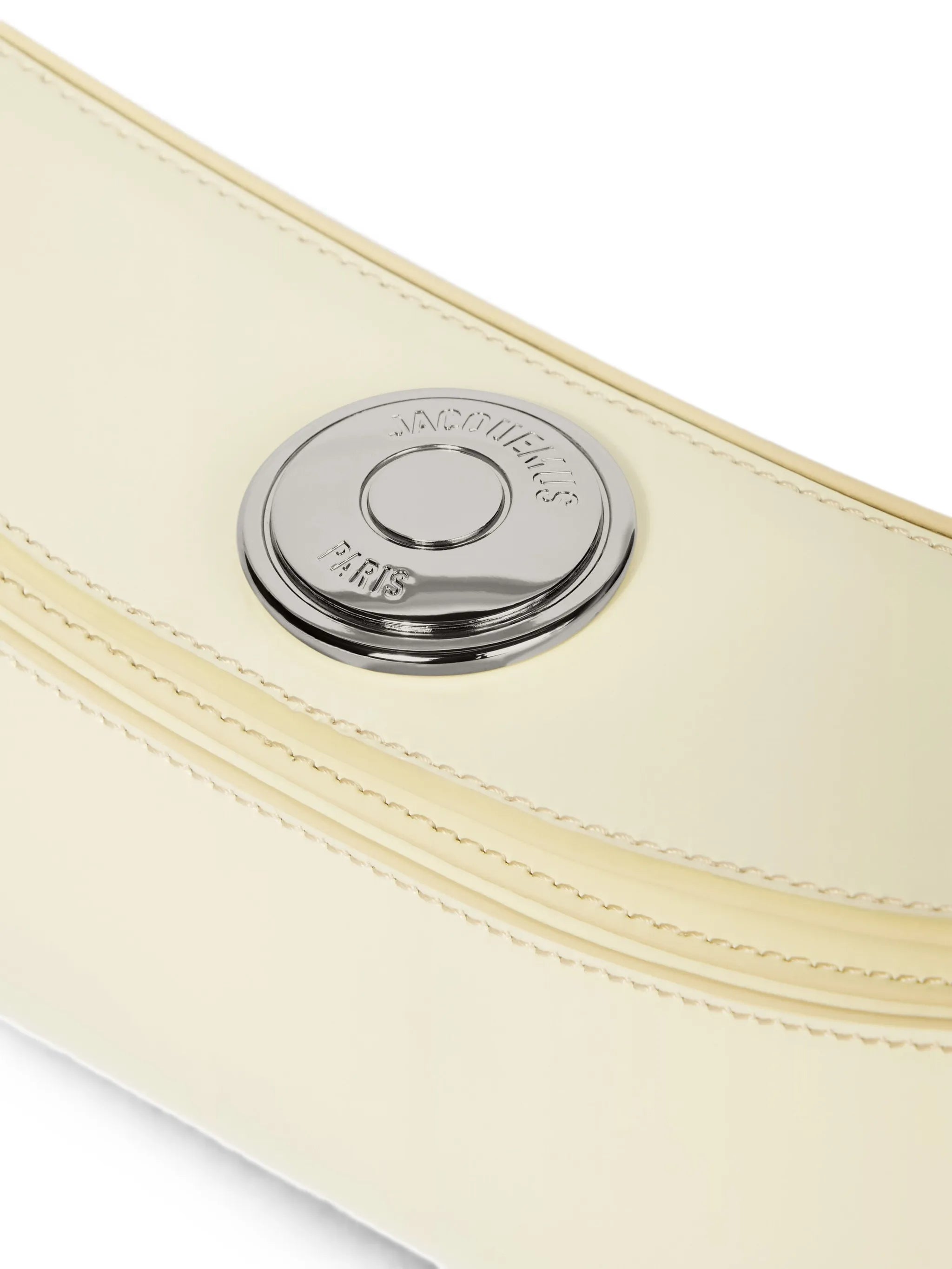 The Ovalo clutch