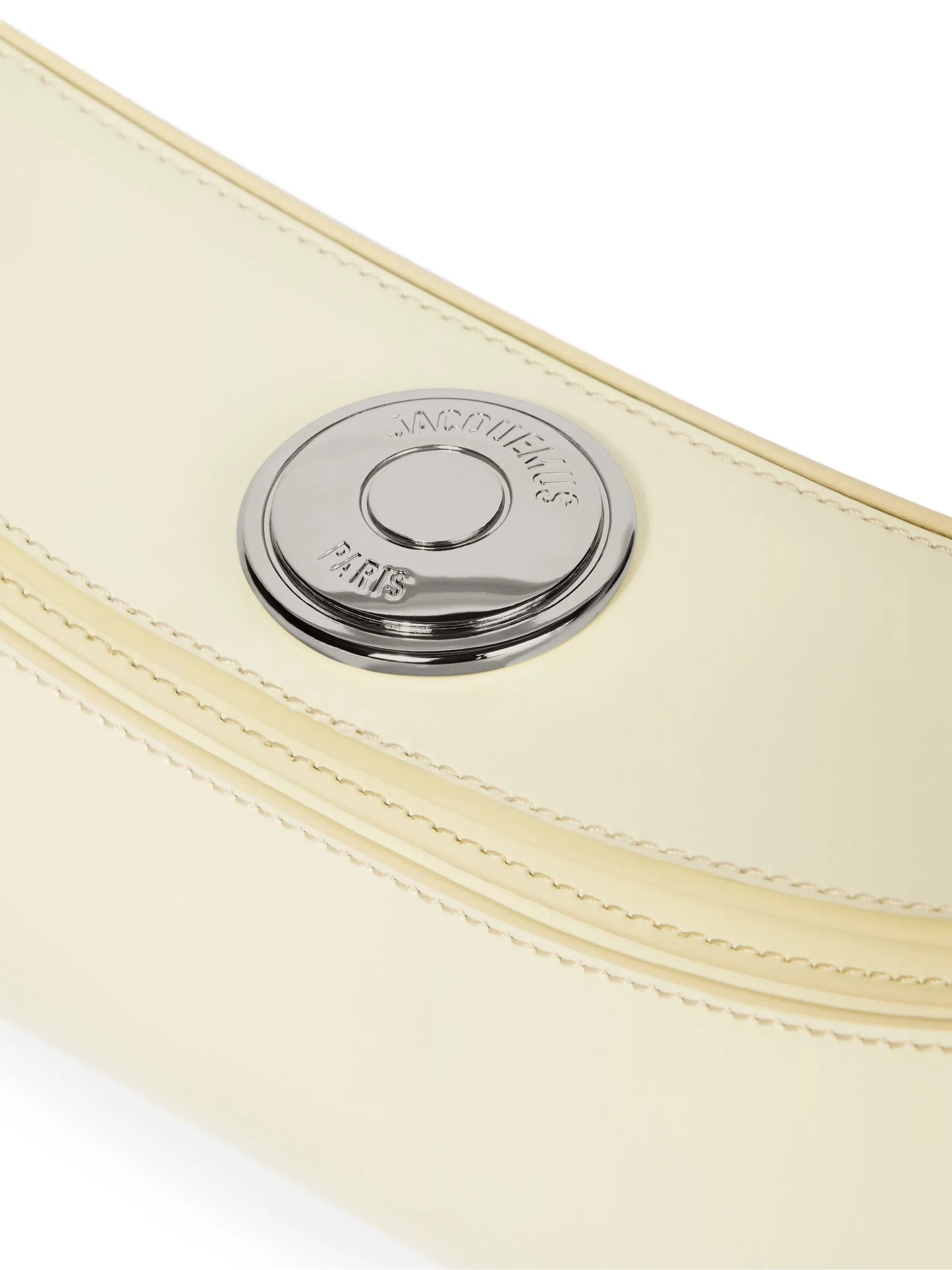 The Ovalo clutch
