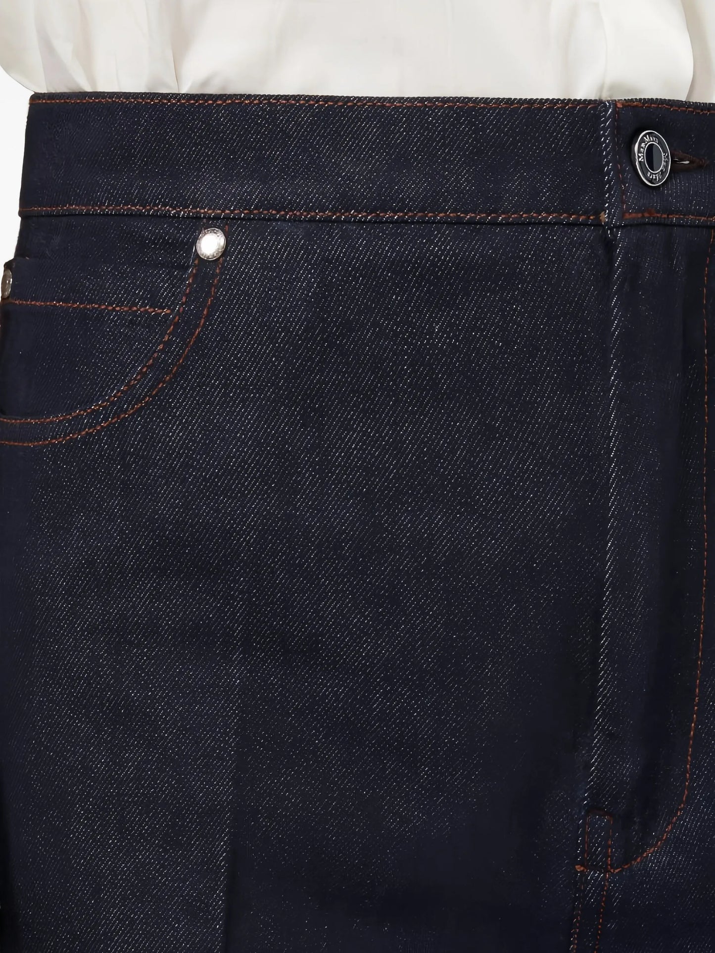 topstitching pleated-front denim jeans
