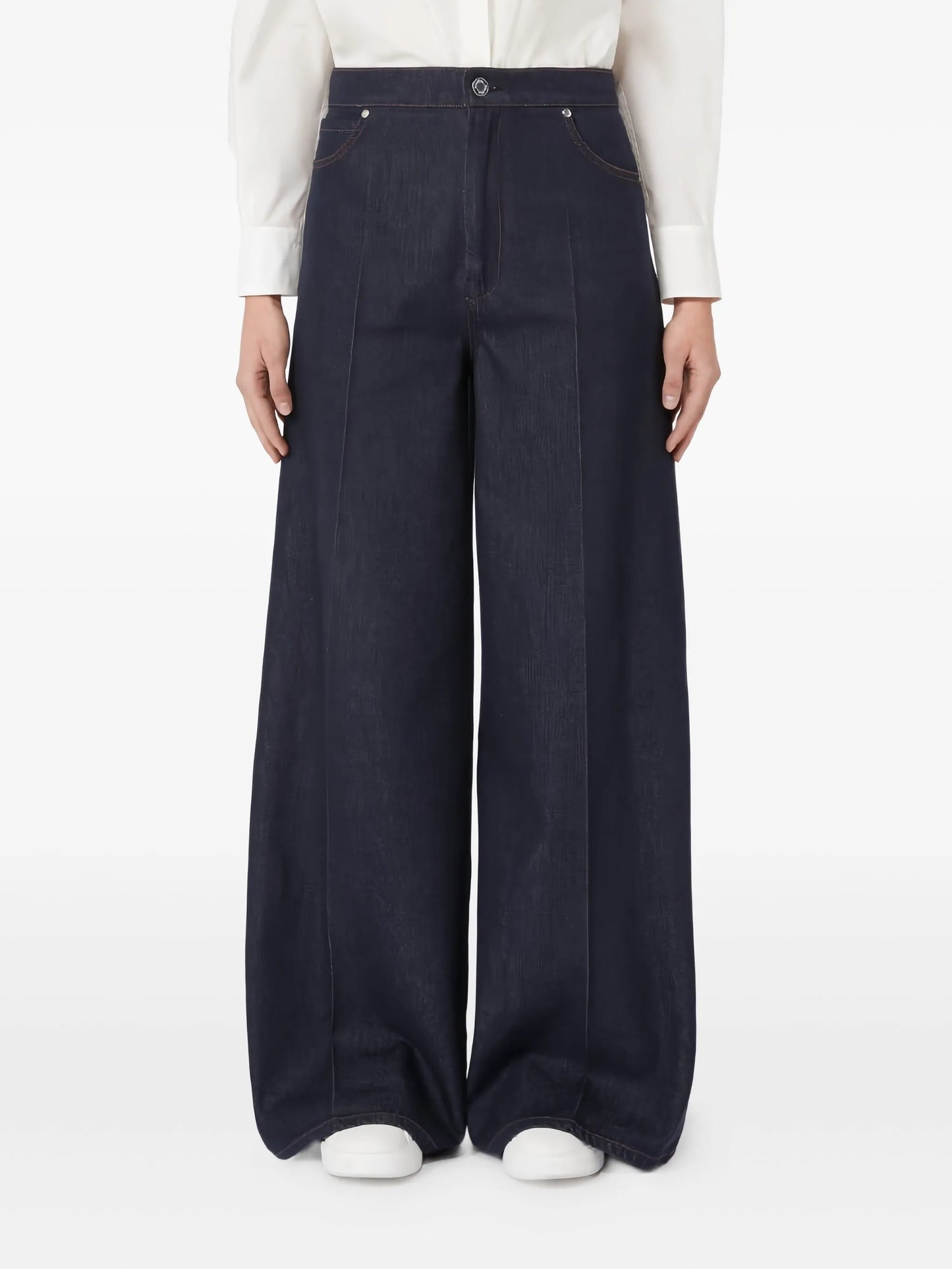 topstitching pleated-front denim jeans