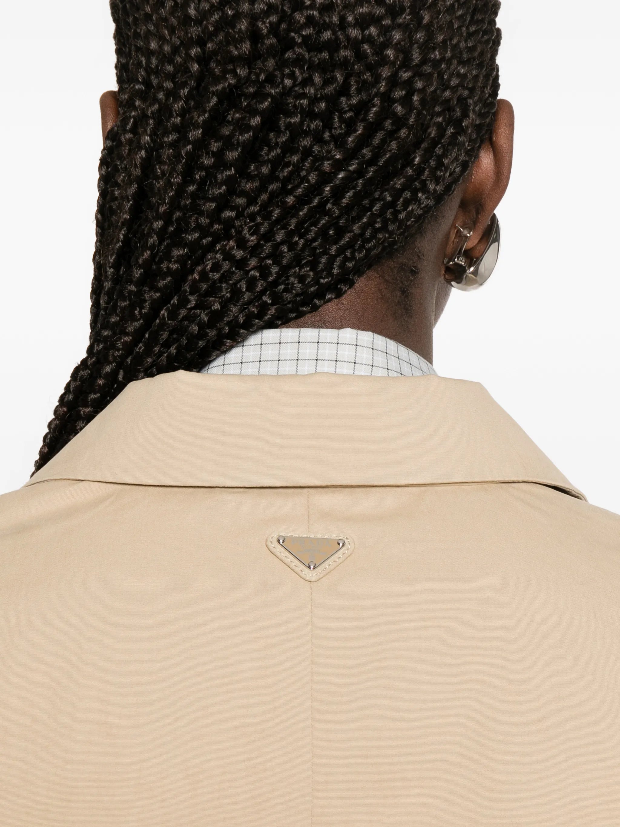 button-fastening blazer