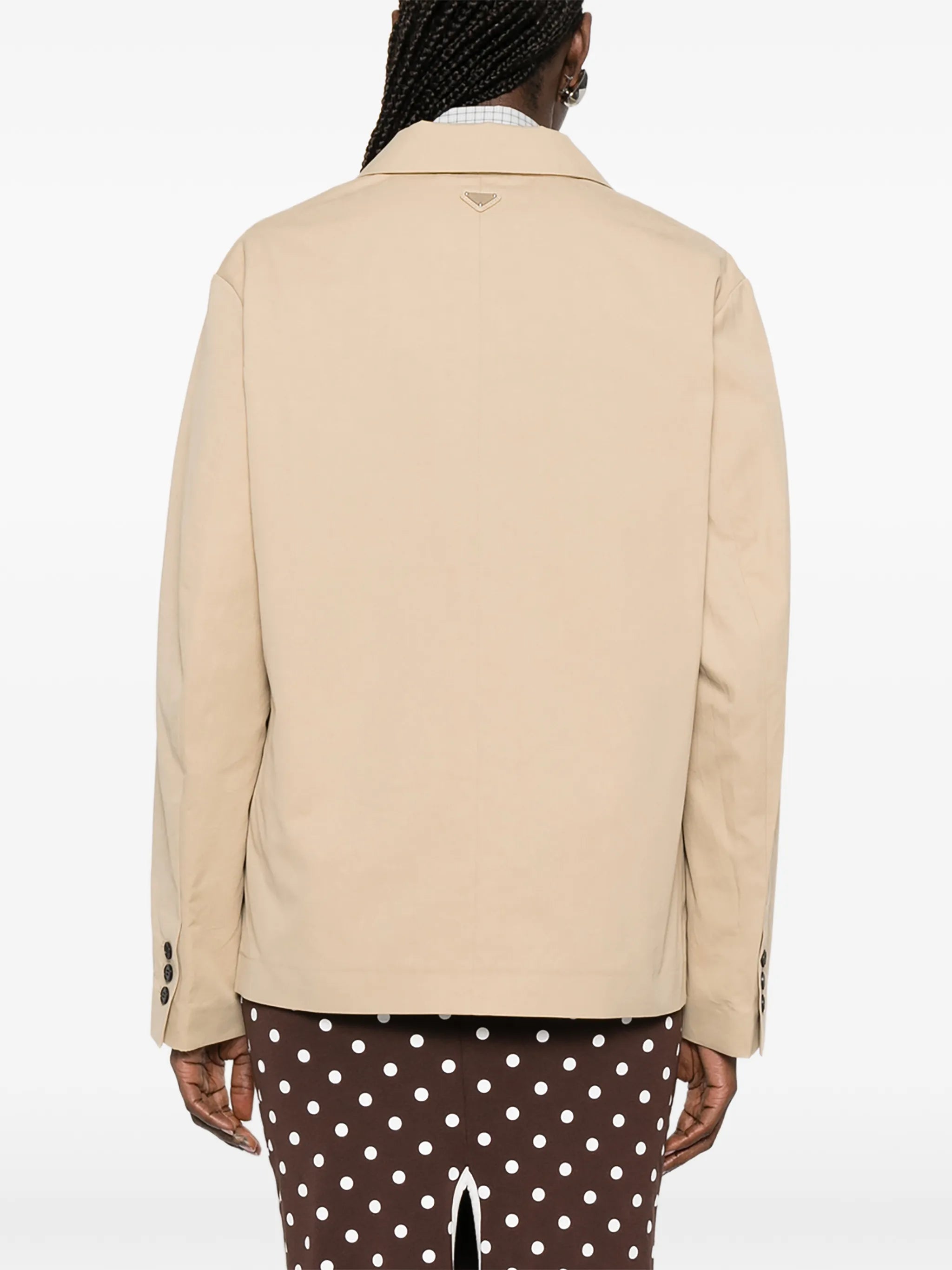 button-fastening blazer