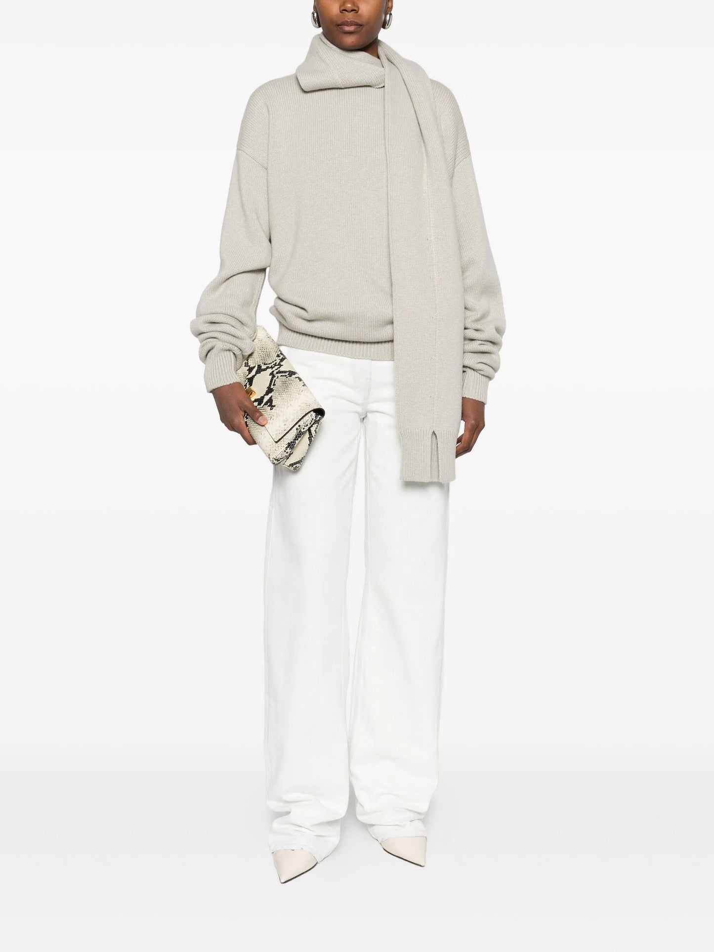 02 straight-leg jeans