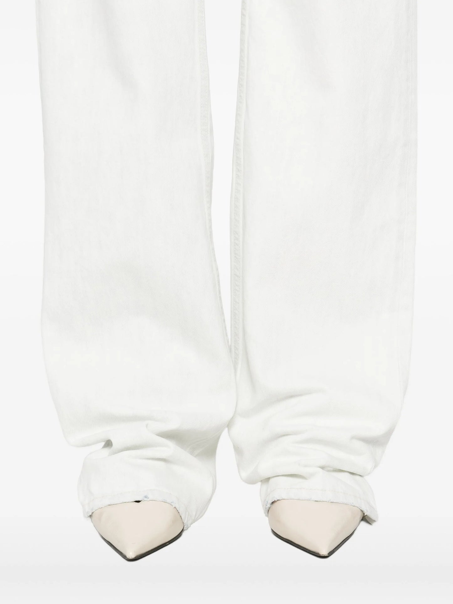02 straight-leg jeans