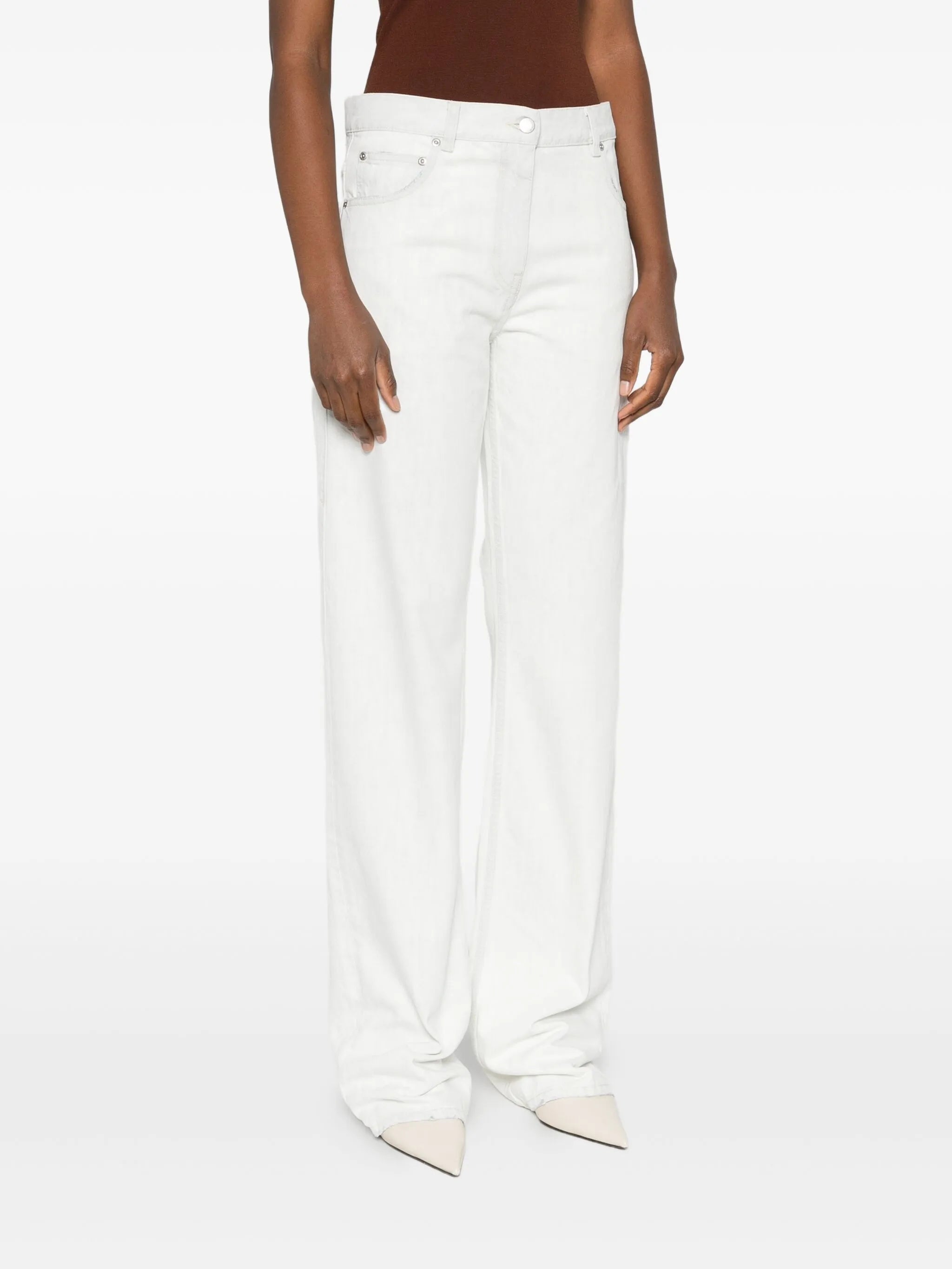 02 straight-leg jeans
