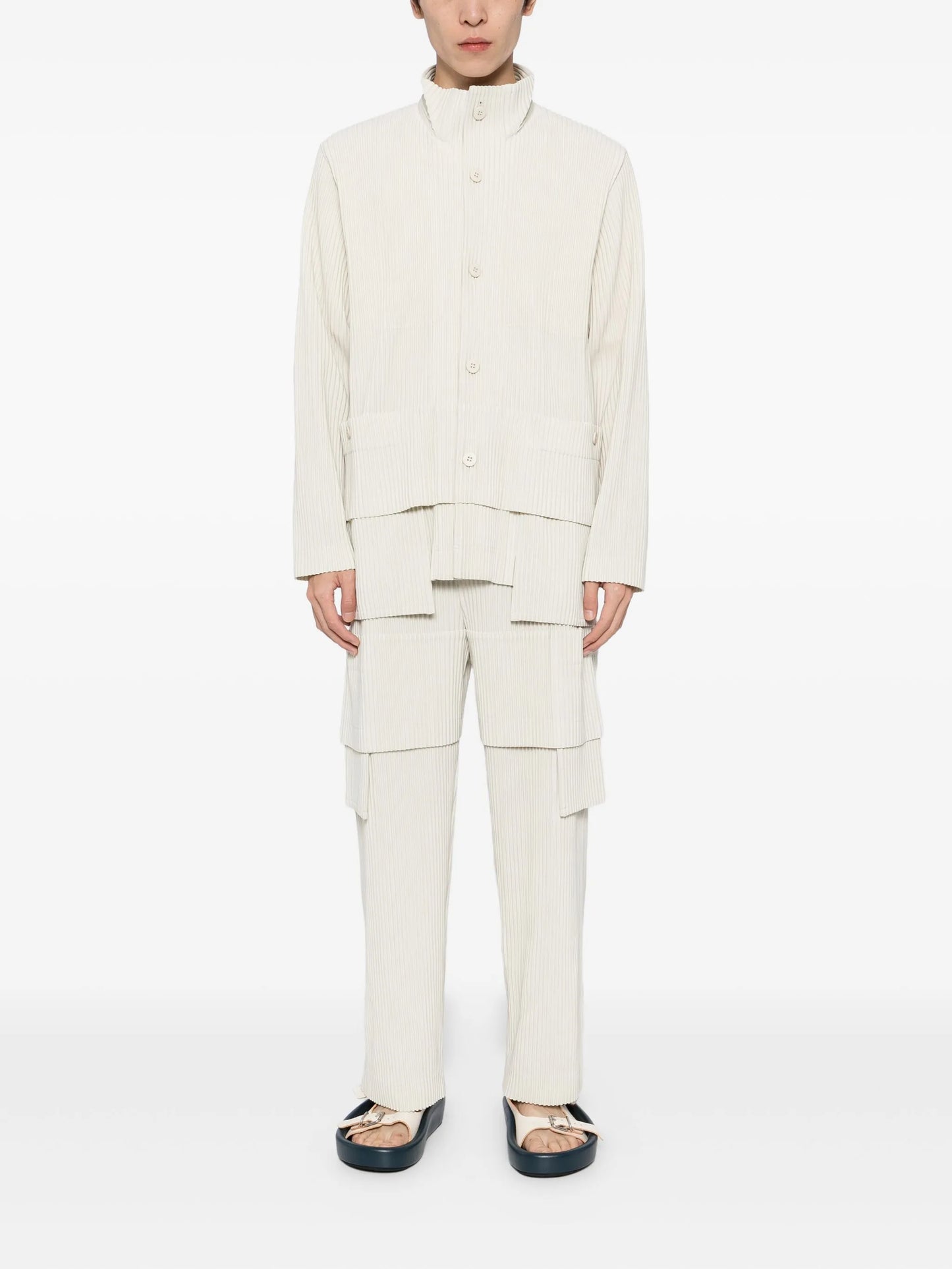 multi-pocket trousers