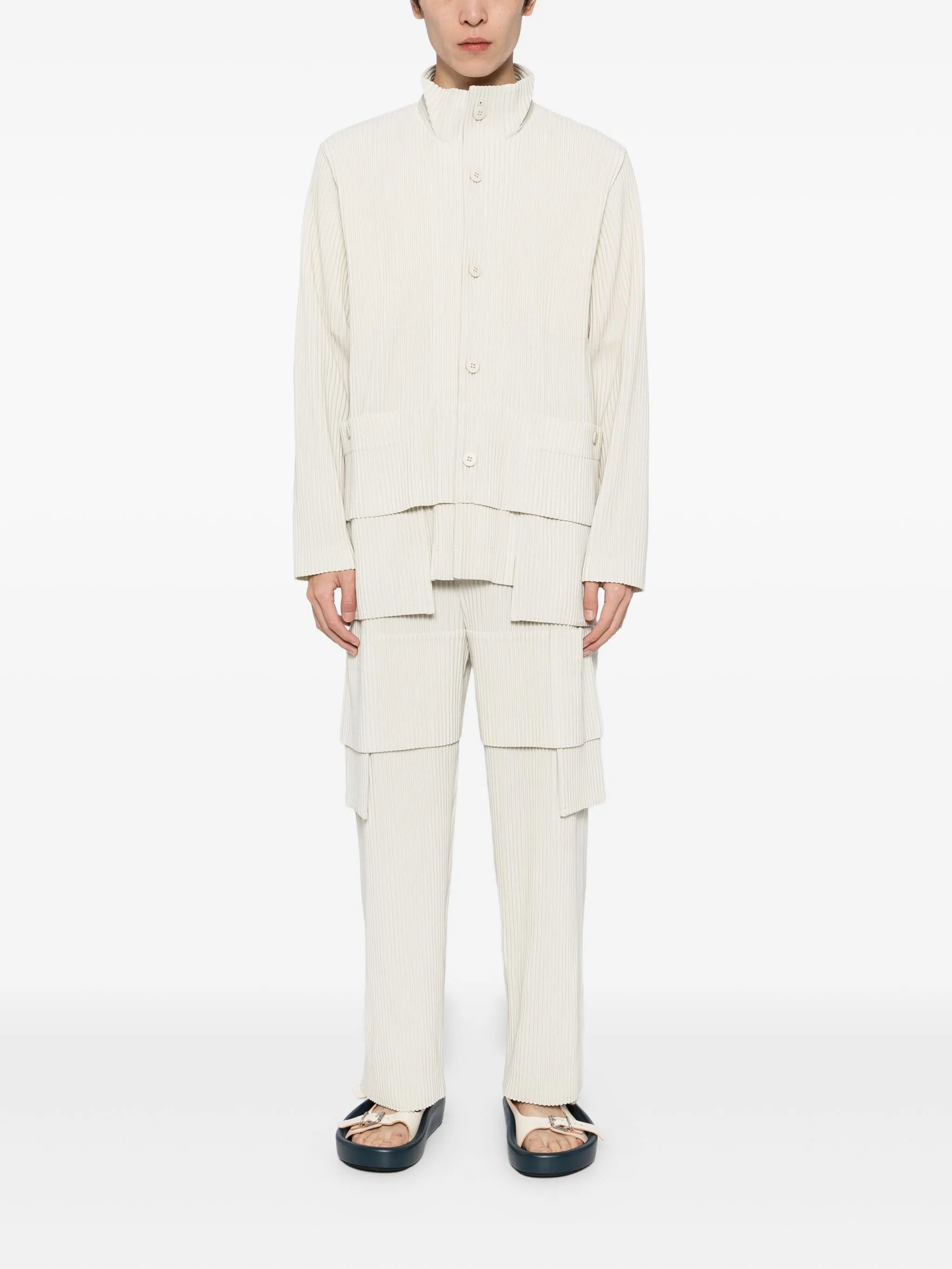 multi-pocket trousers