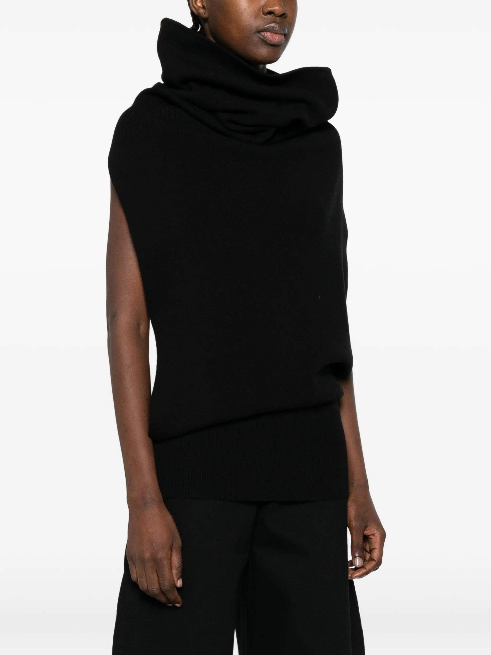 open-back knitted vest