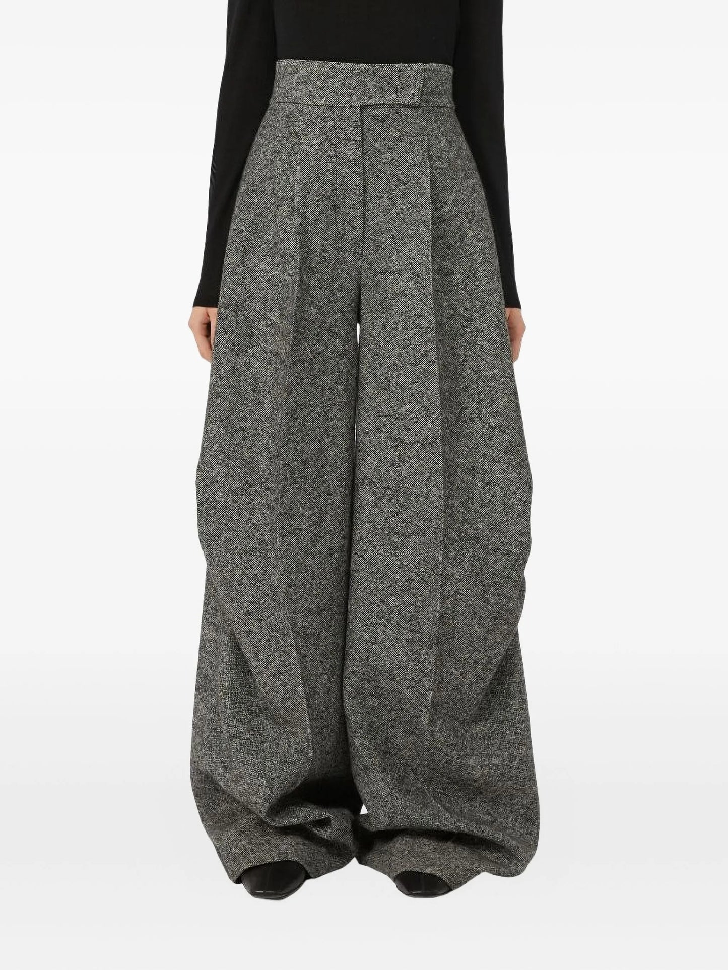 pleated trousers