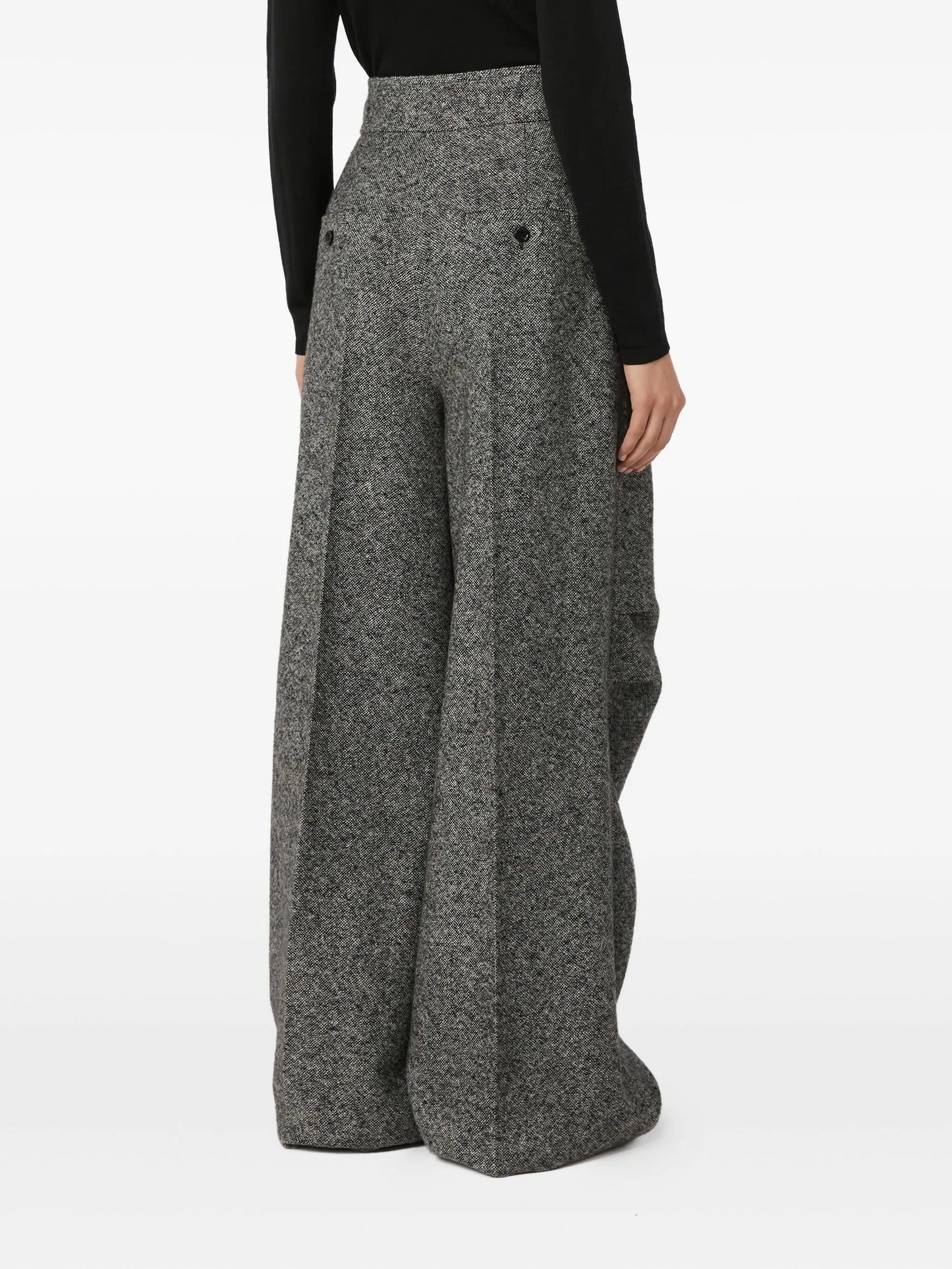 pleated trousers