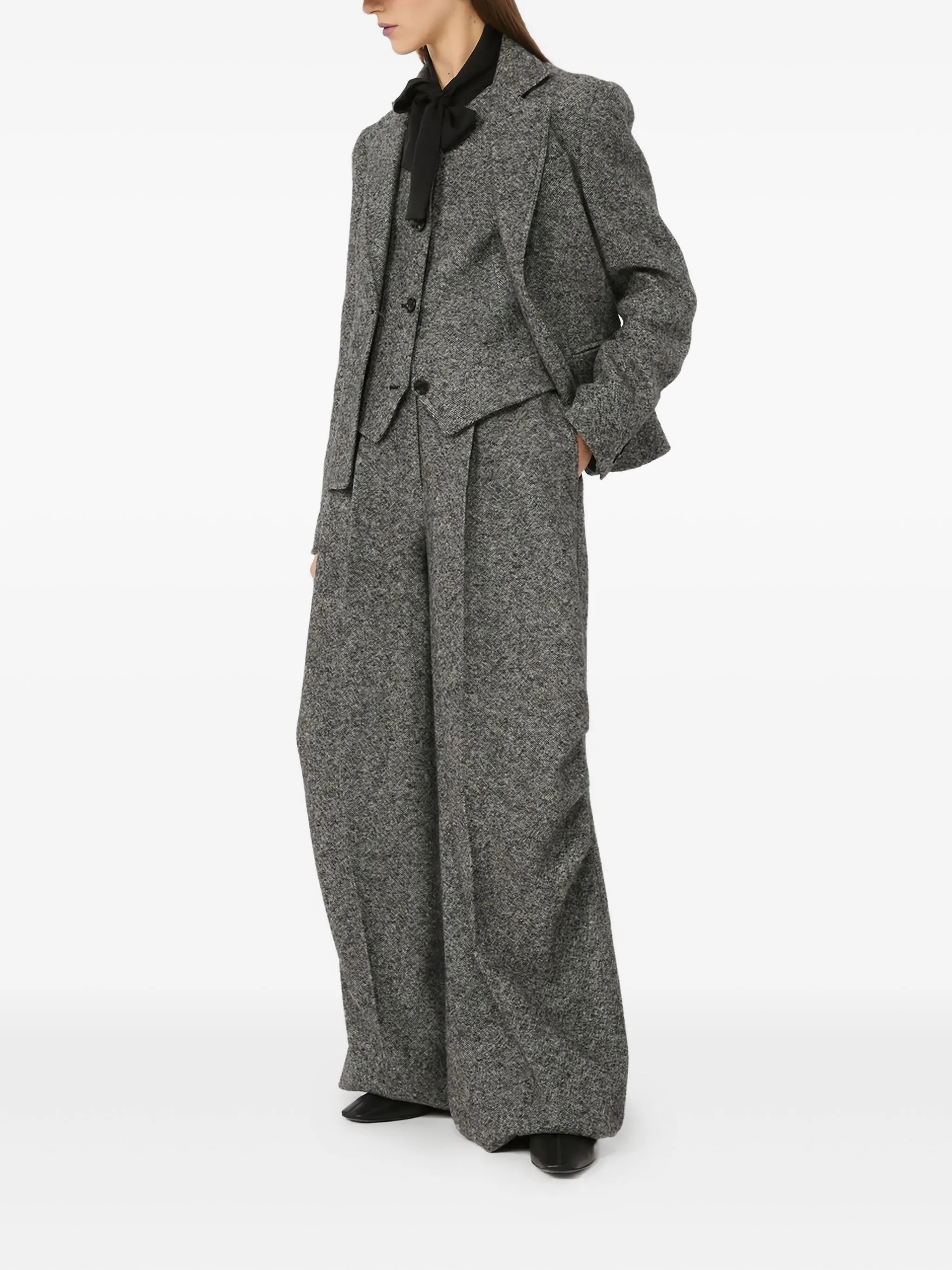 pleated trousers
