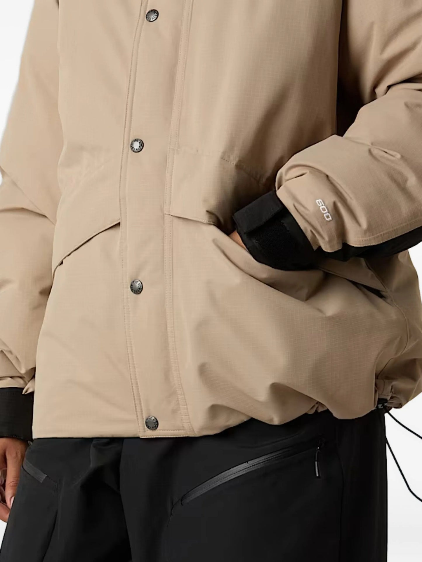 button-fastening hooded jacket