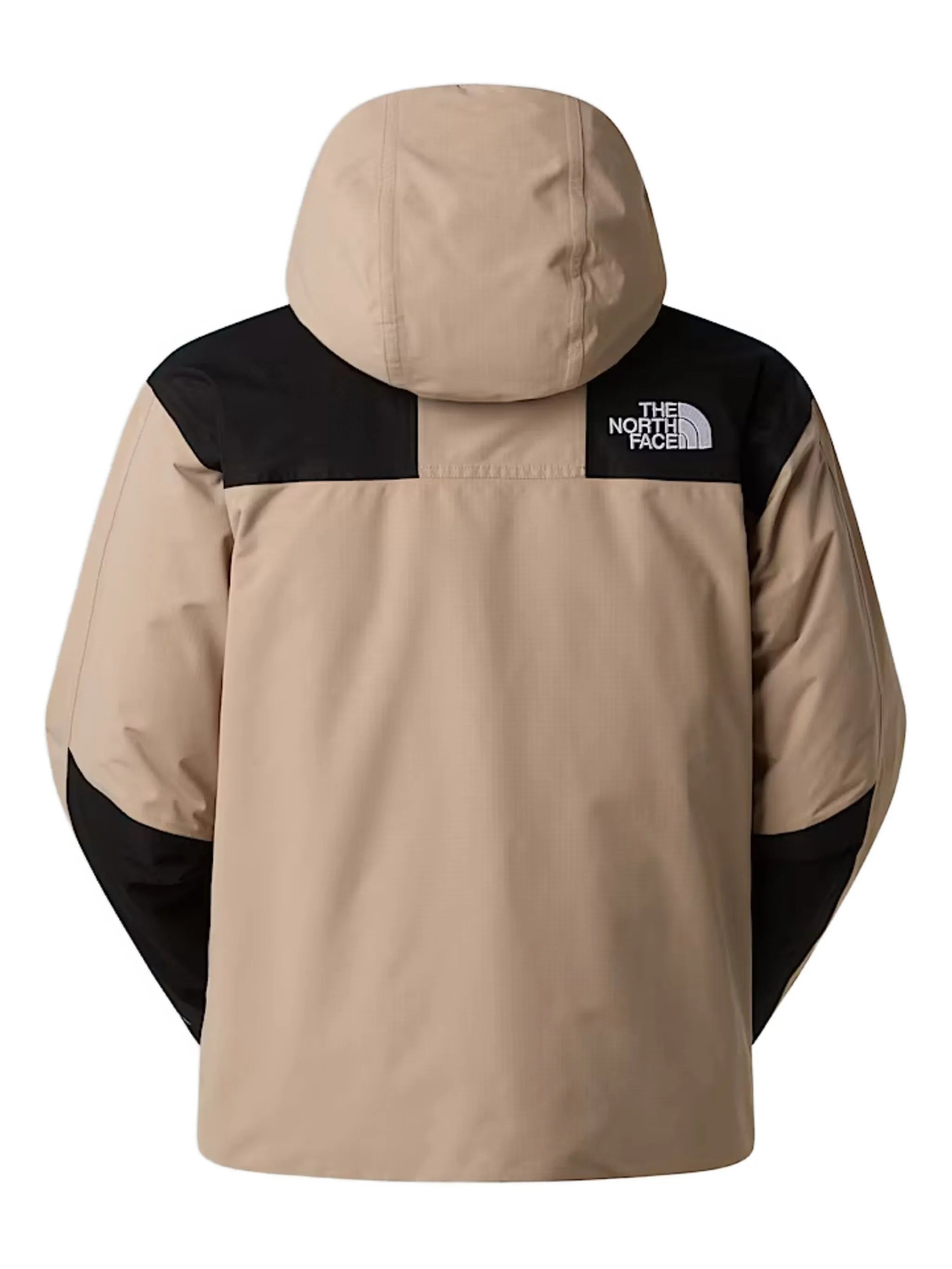 button-fastening hooded jacket