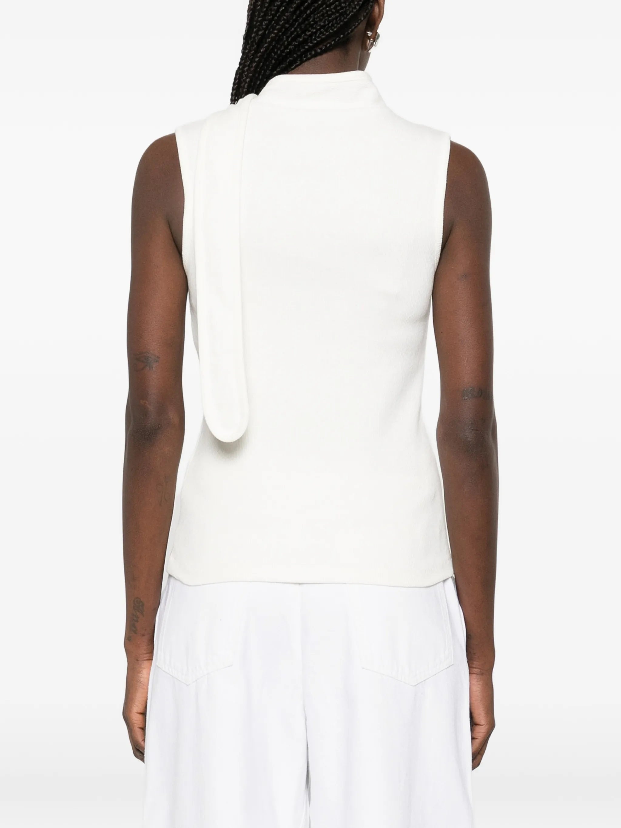 sleeveless top
