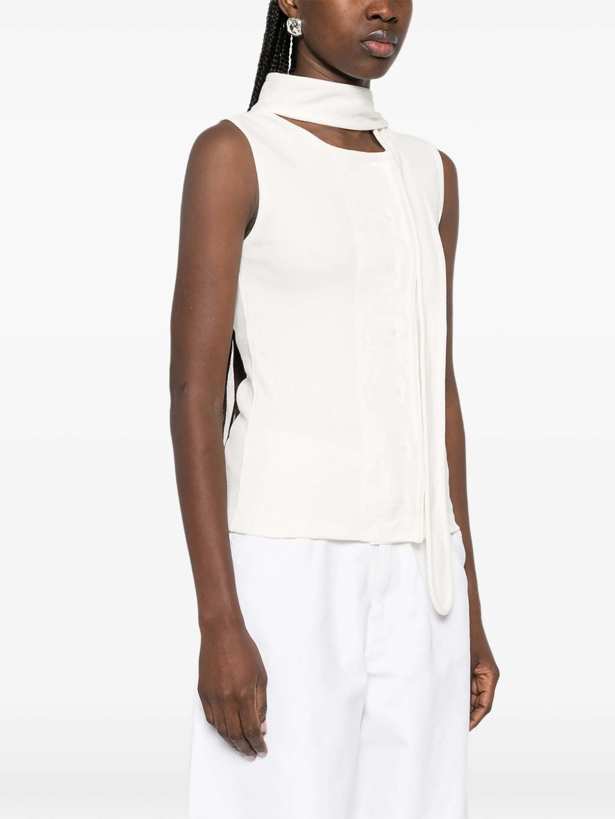 sleeveless top