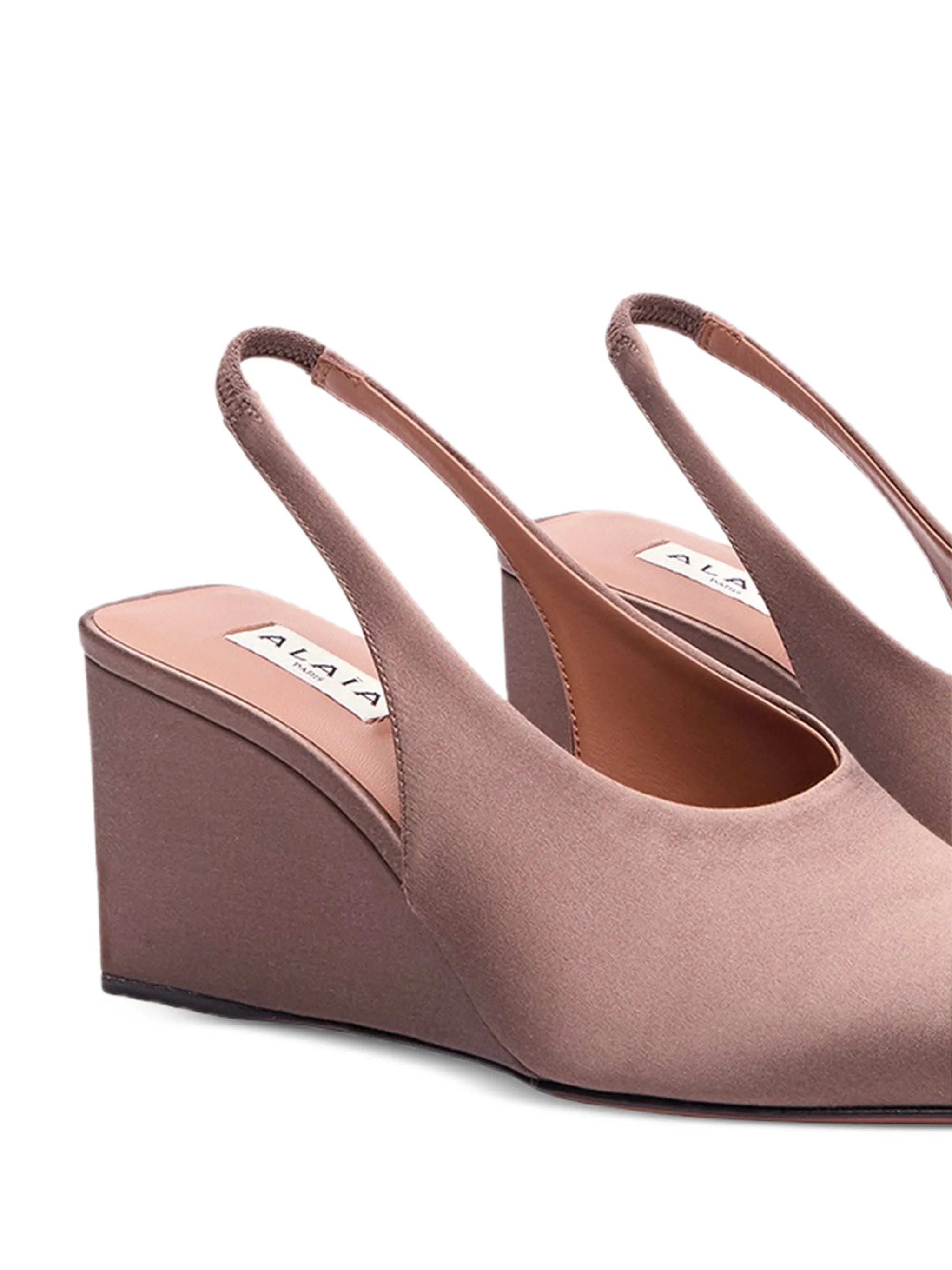 point-toe wedged pumps