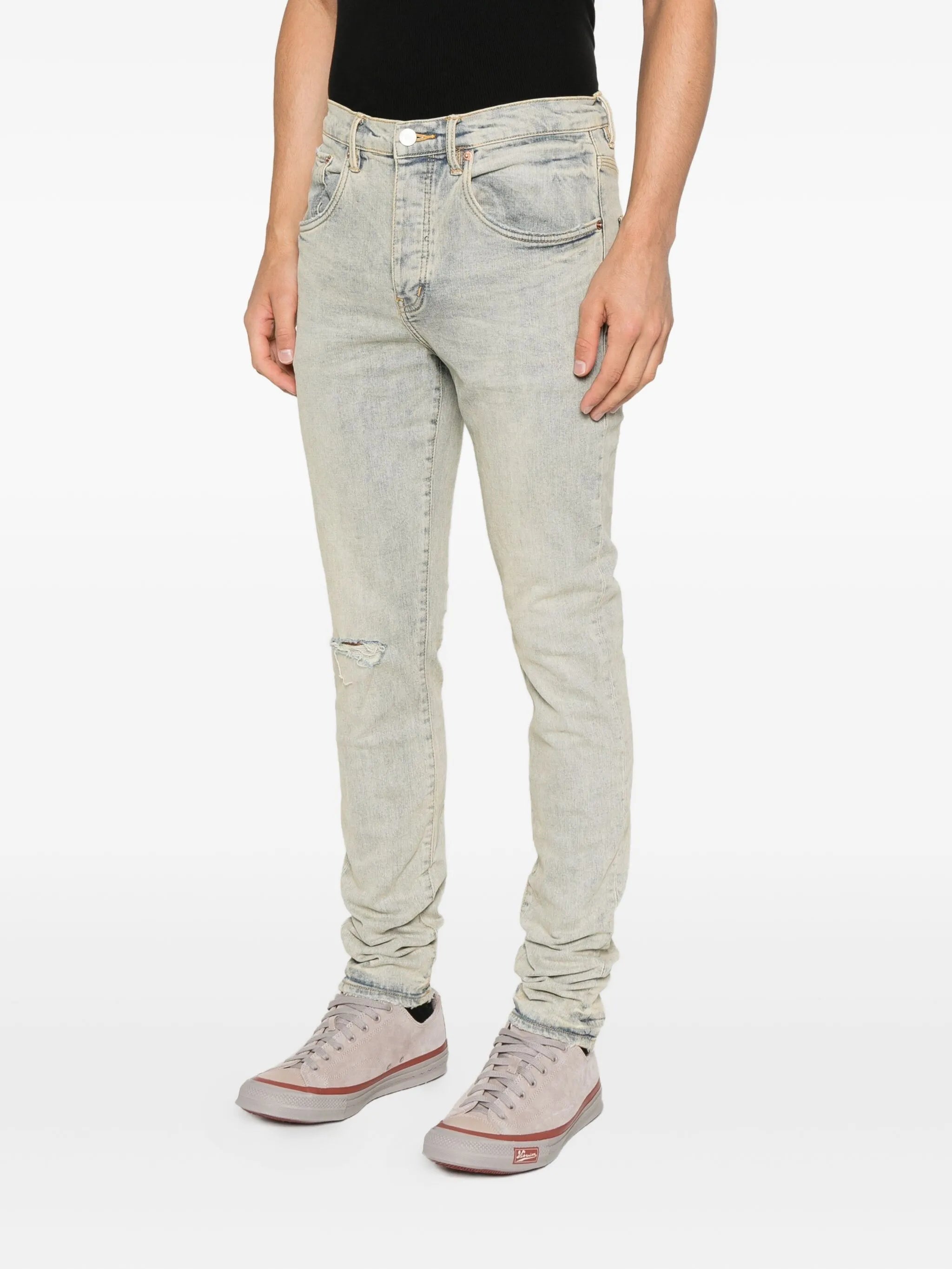 P002 distressed jeans