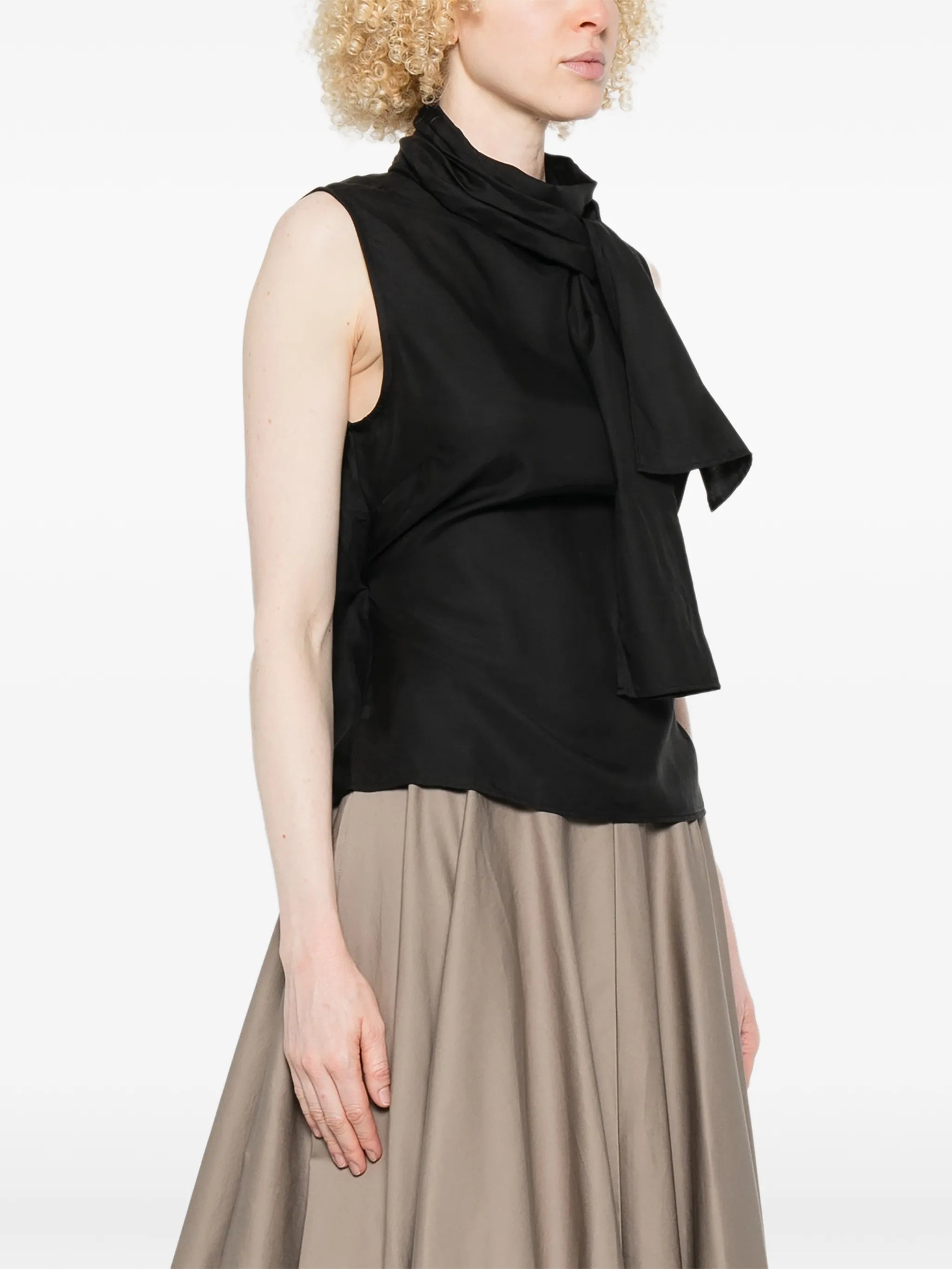 Virtuous blouse