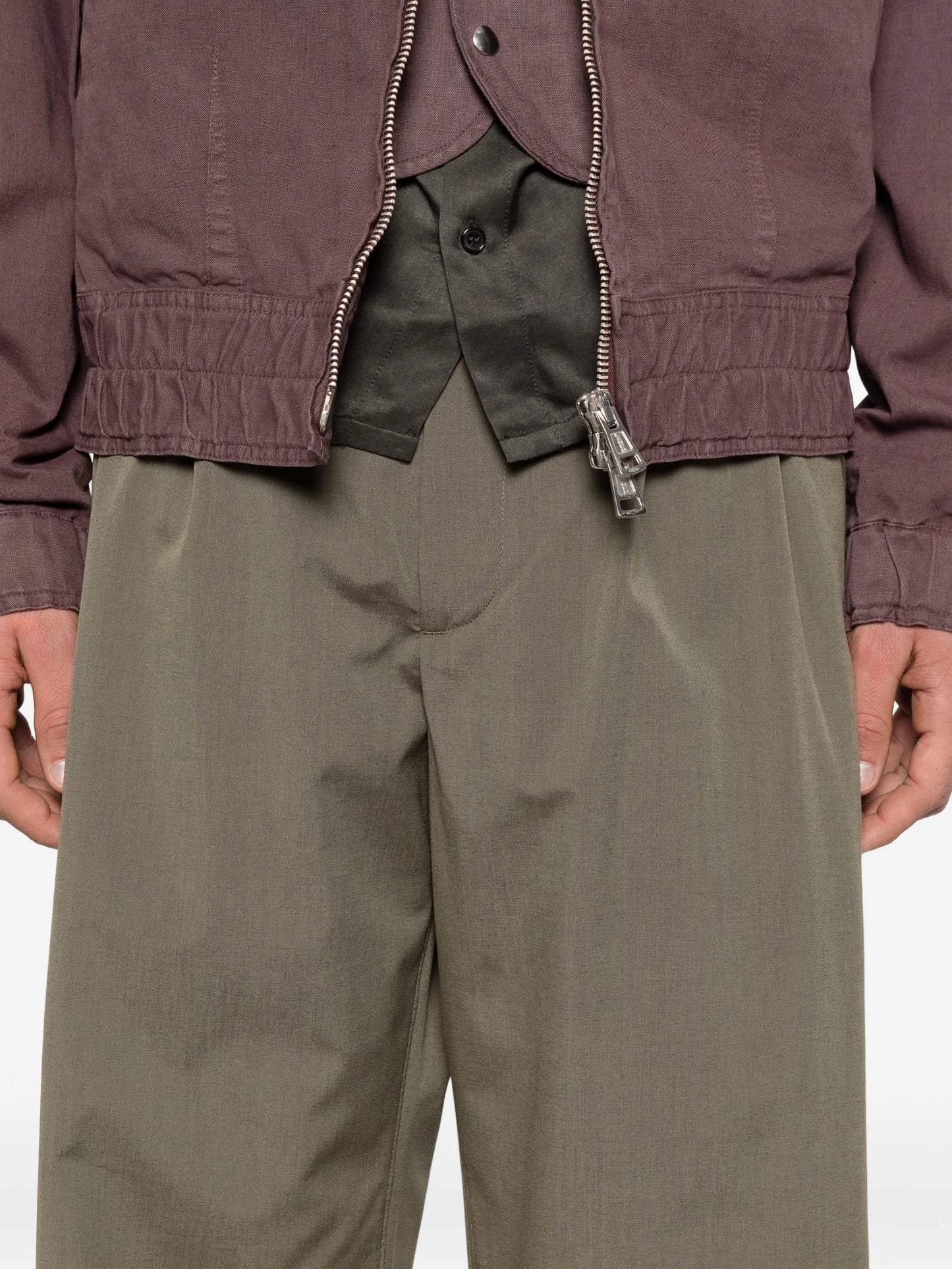 Bridge belt-loops trousers