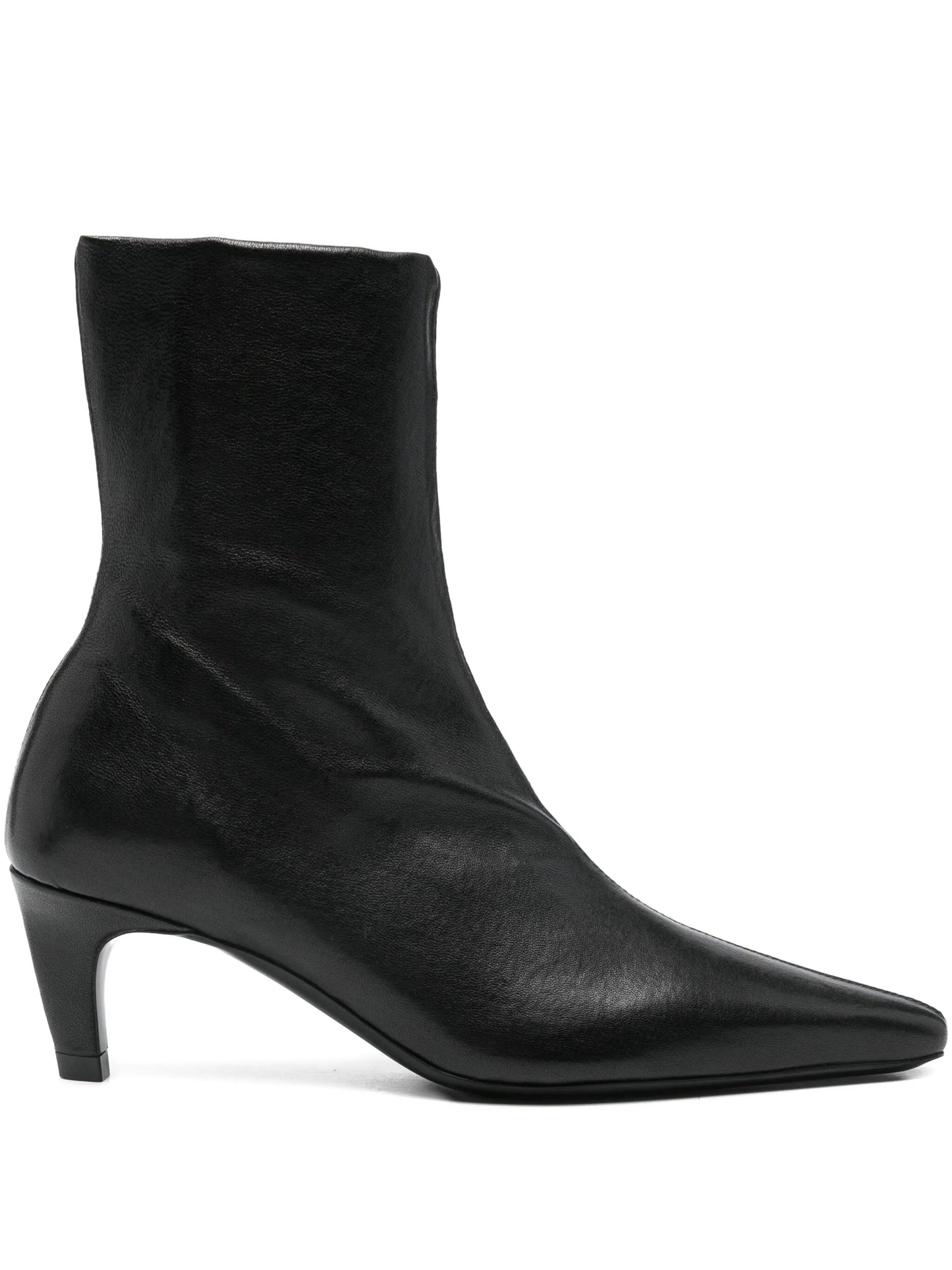 pointed-toe leather boots
