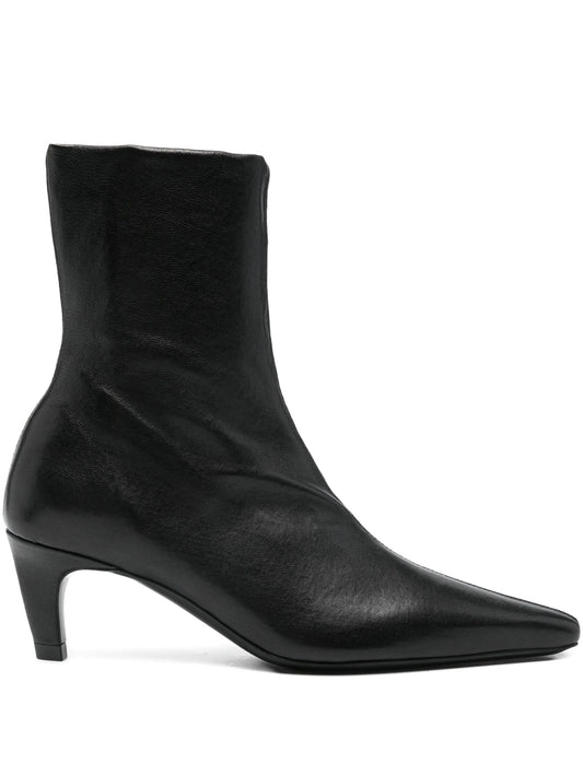 pointed-toe leather boots