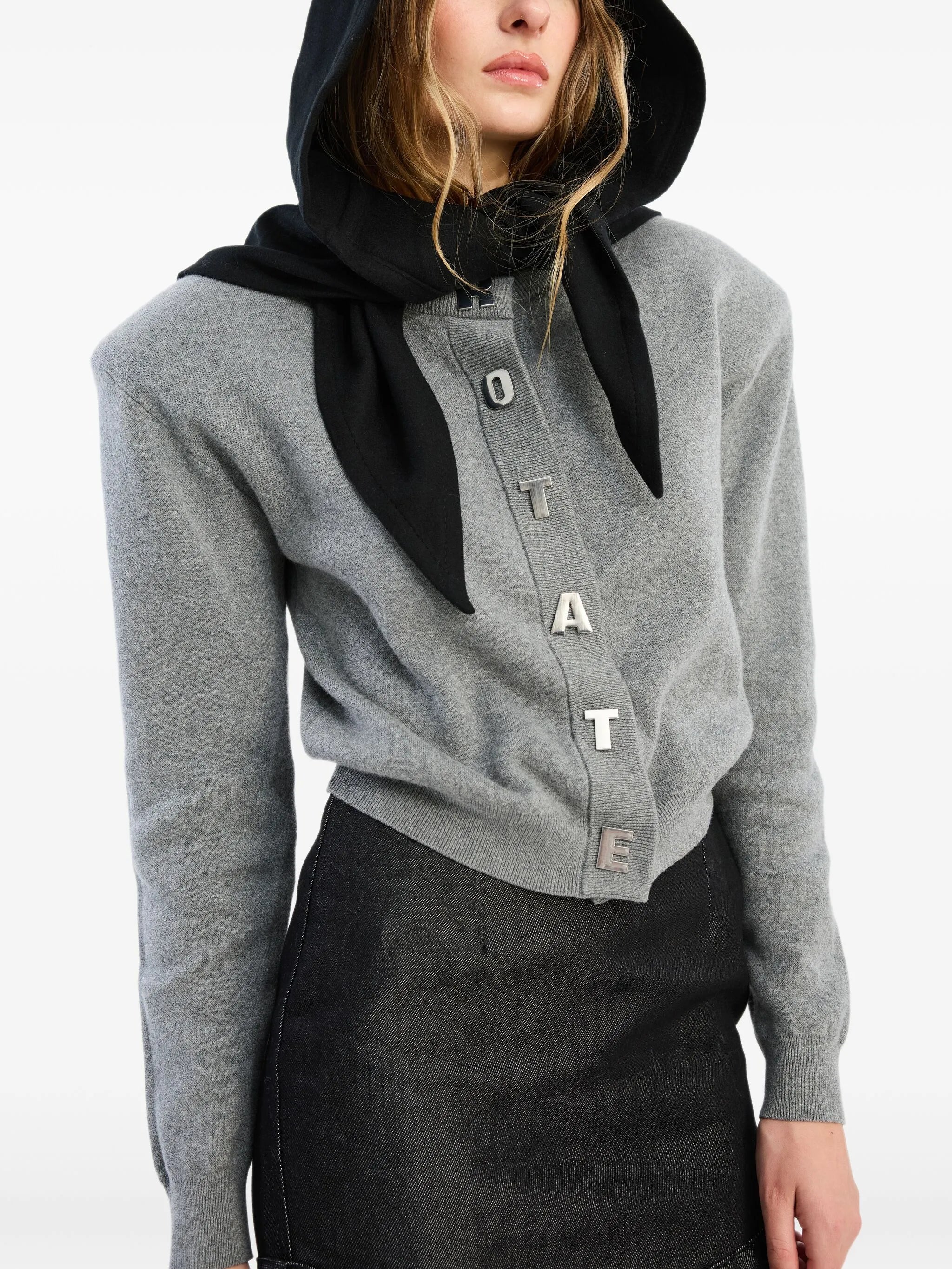 letter firm knit cardigan