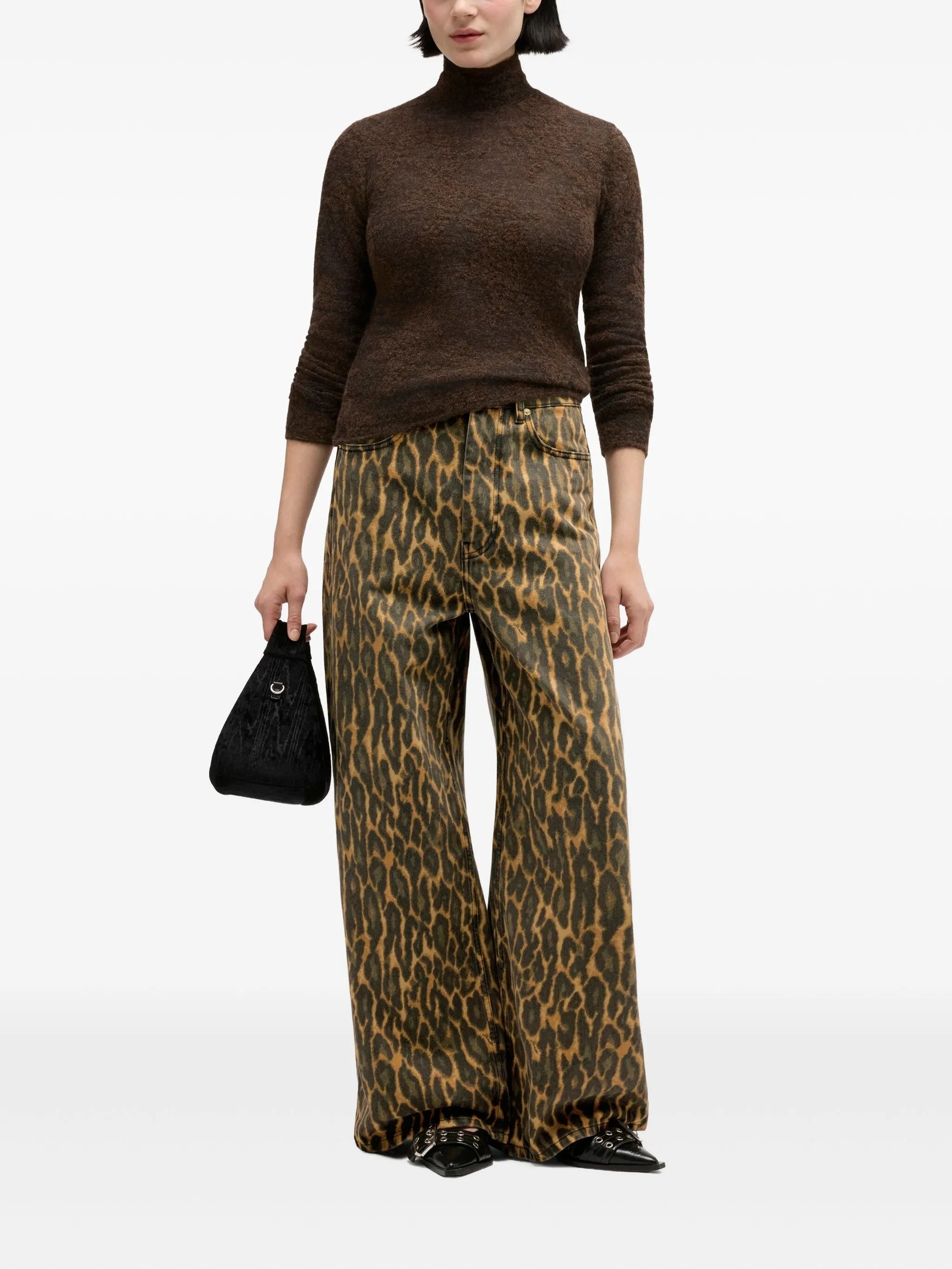 baggy jeans in leopard print