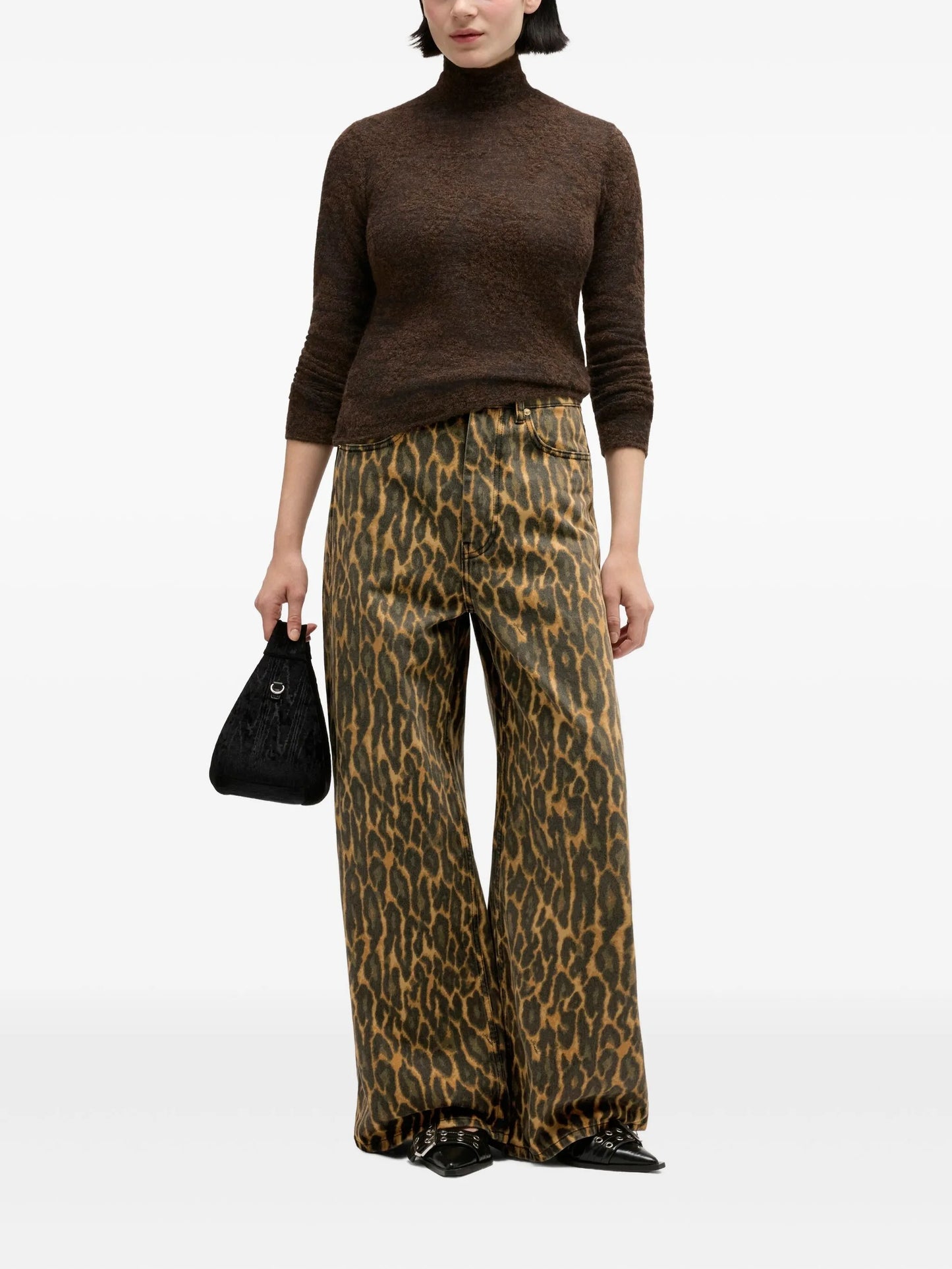 baggy jeans in leopard print