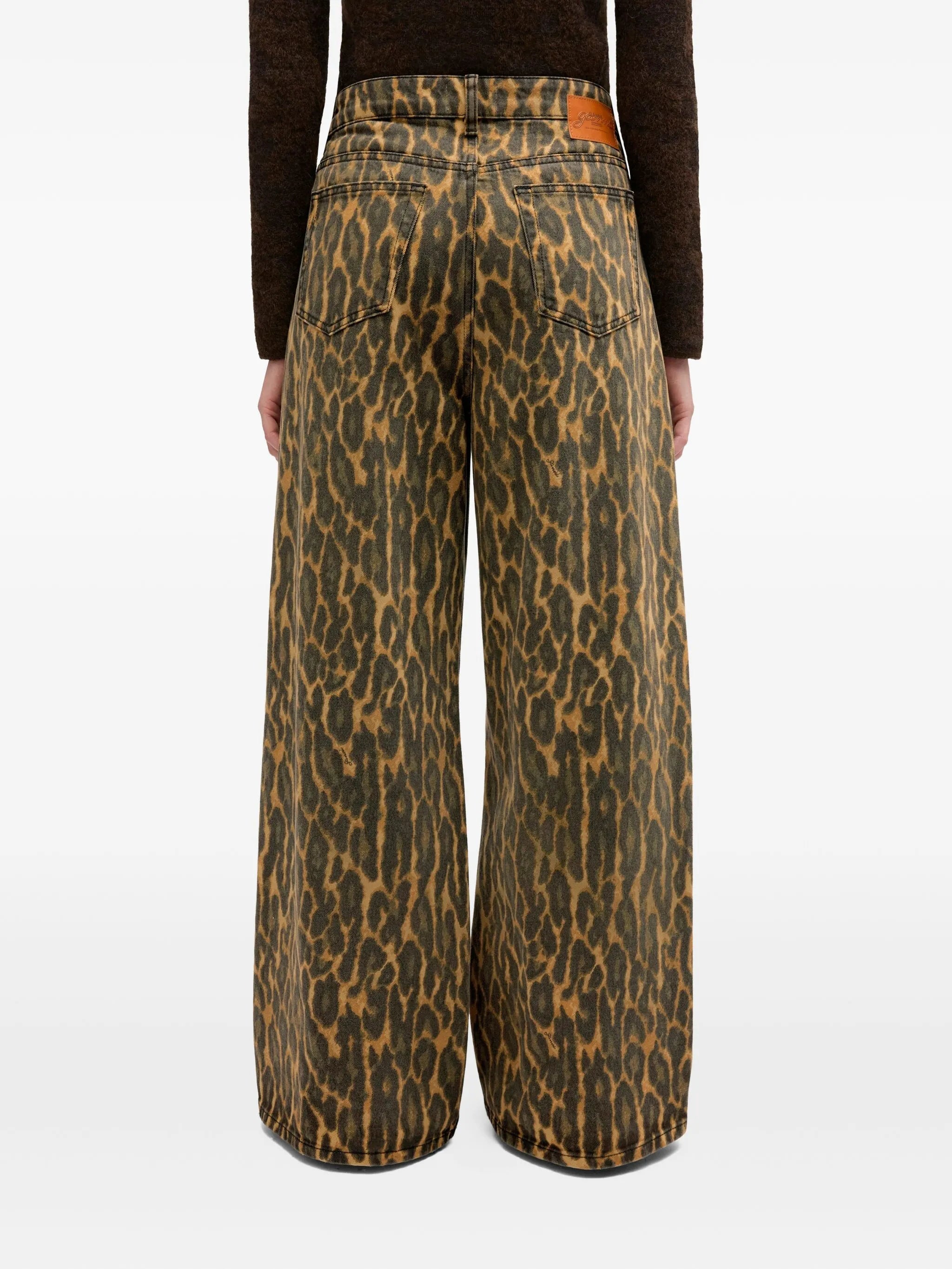 baggy jeans in leopard print