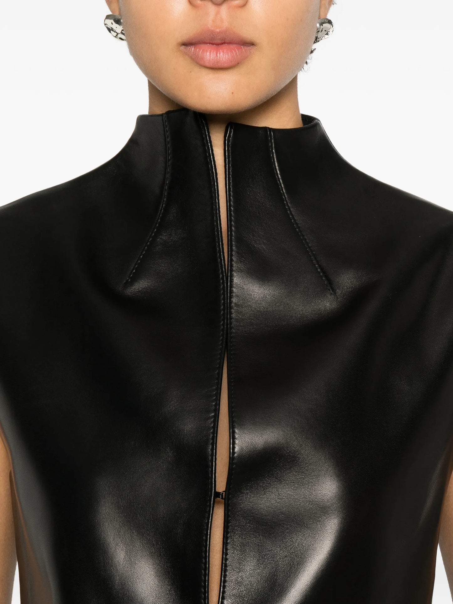 Von high-neck asymmetric top