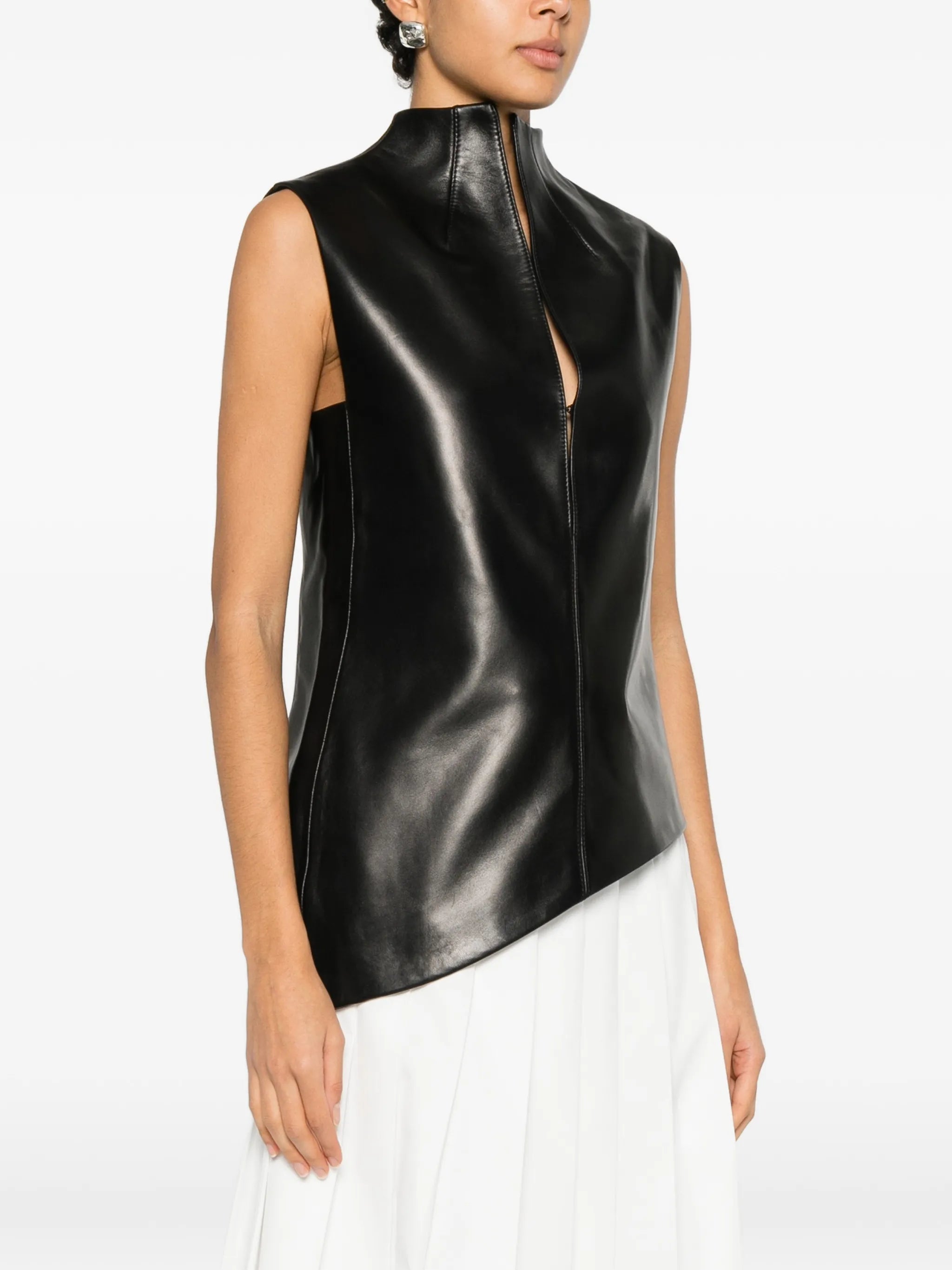 Von high-neck asymmetric top