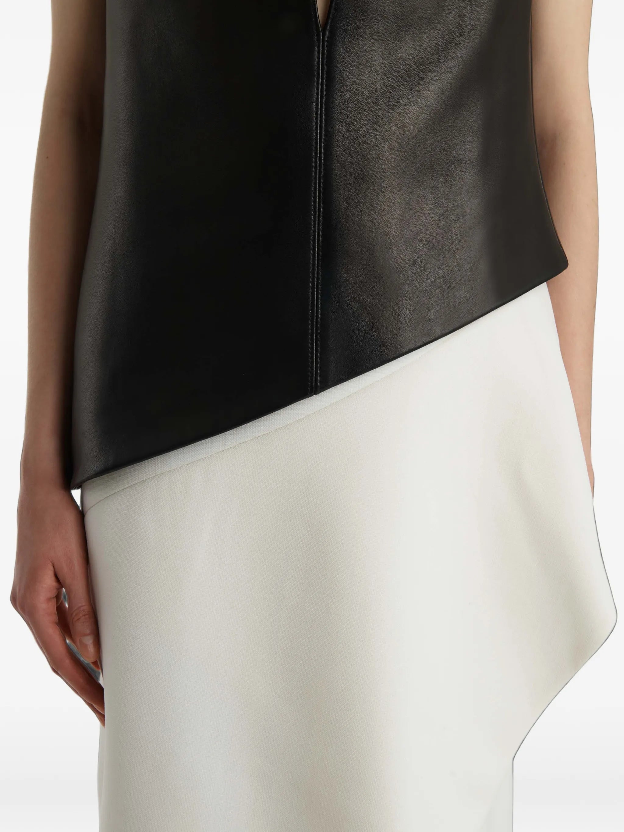 Von high-neck asymmetric top