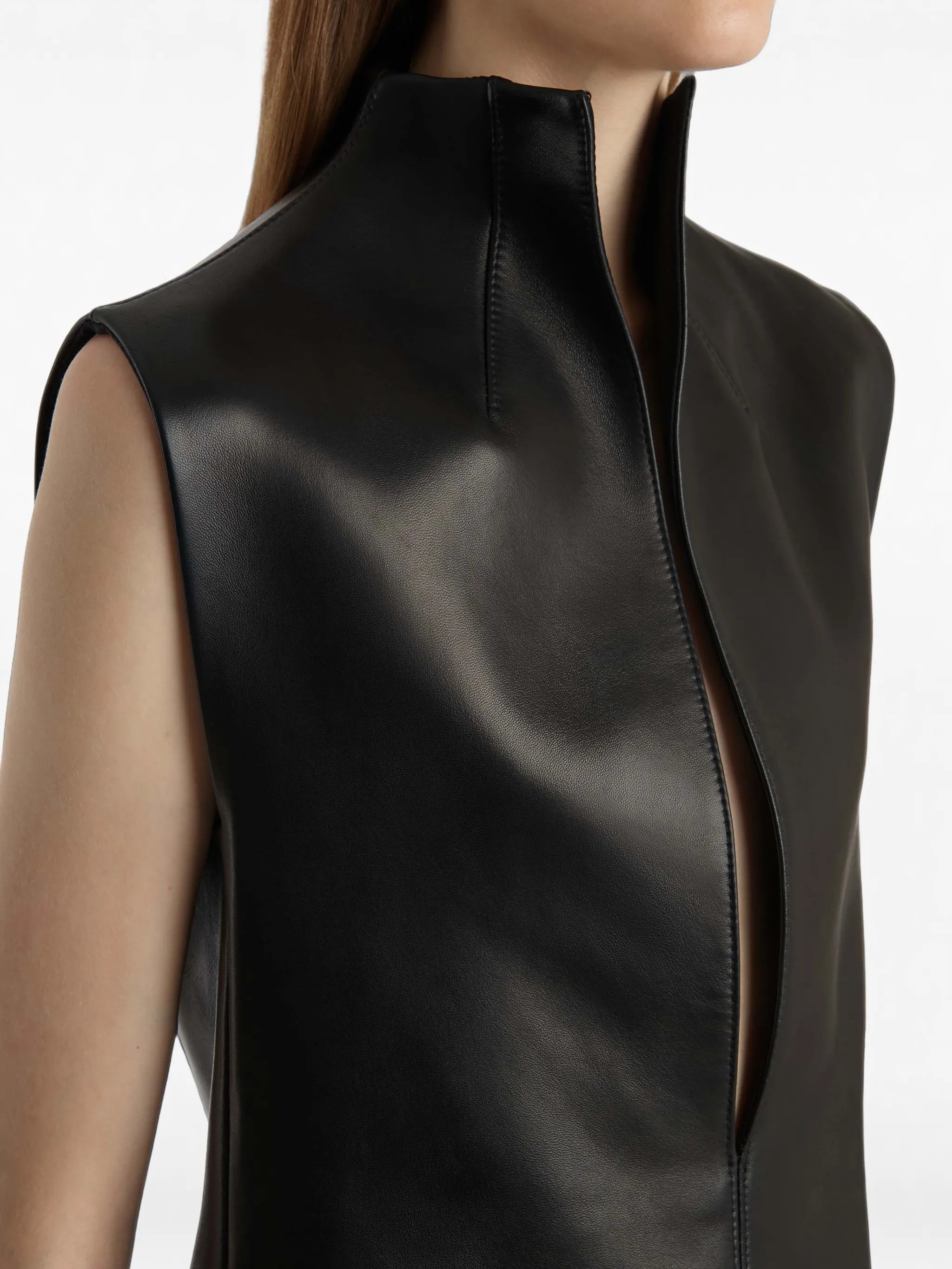 Von high-neck asymmetric top