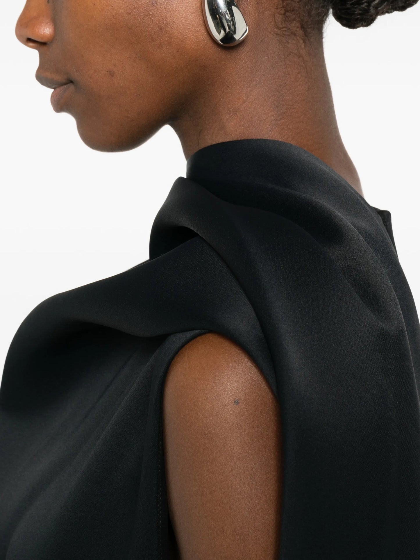 Loell dress in black