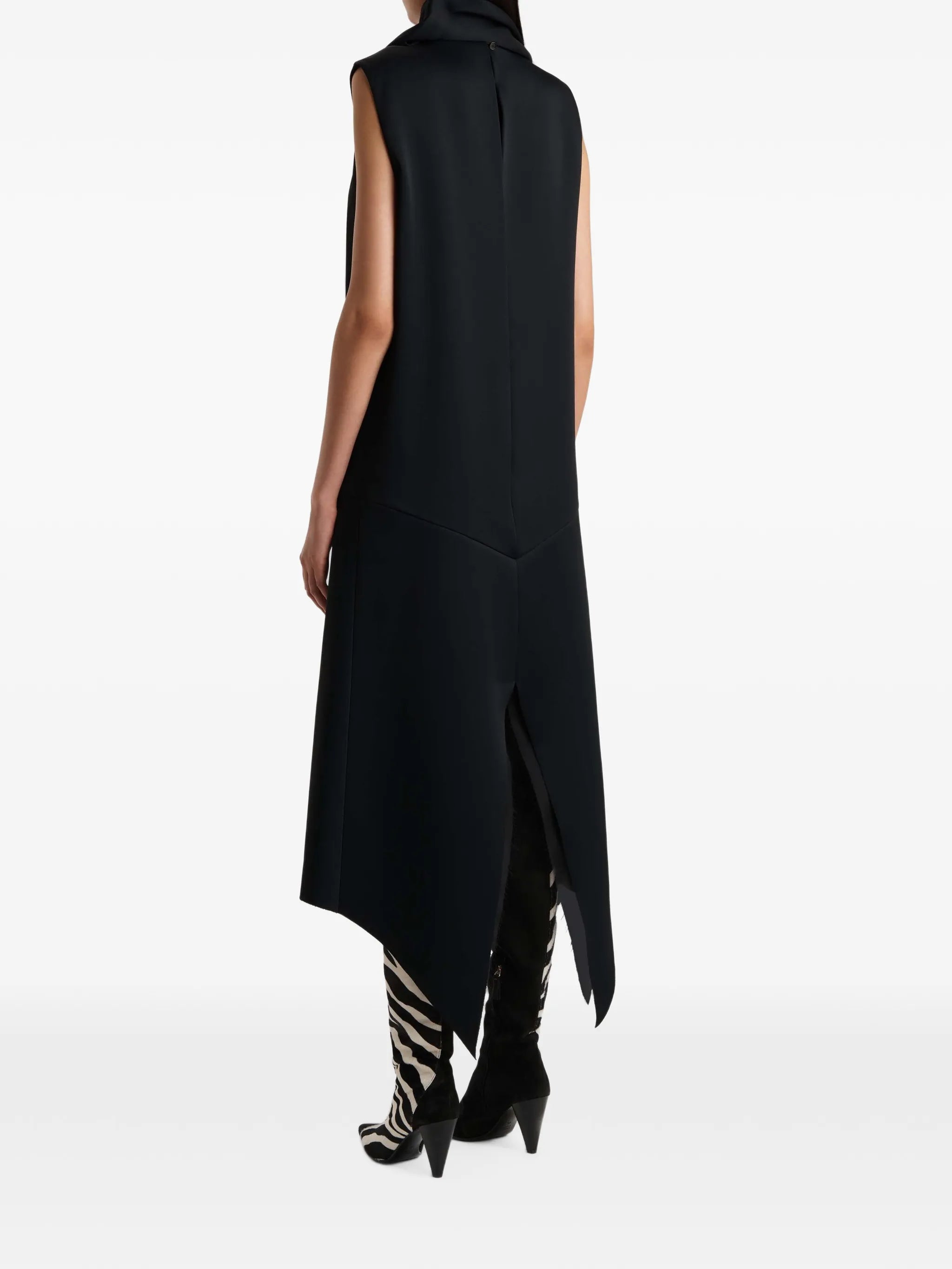 Loell dress in black