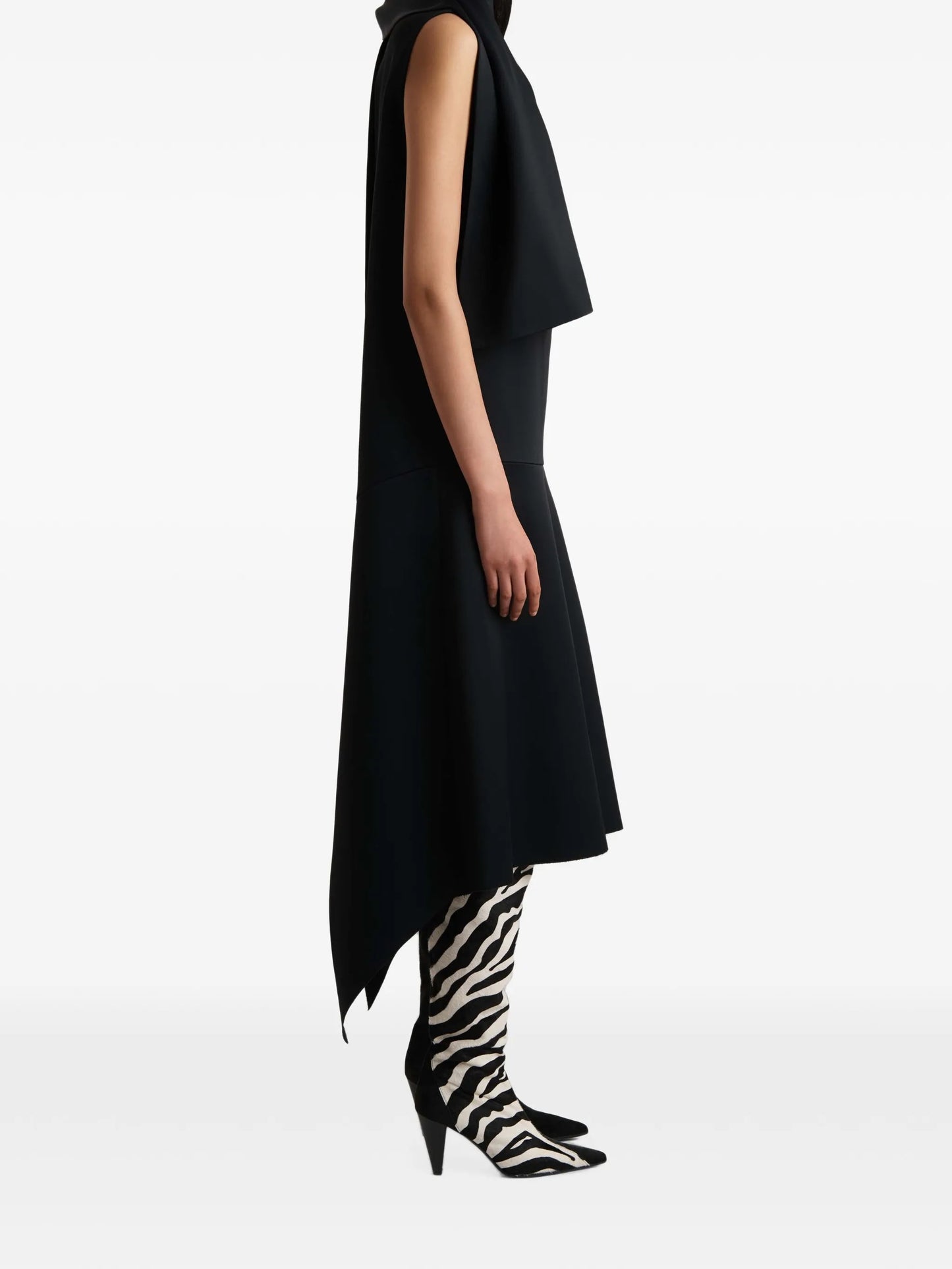 Loell dress in black