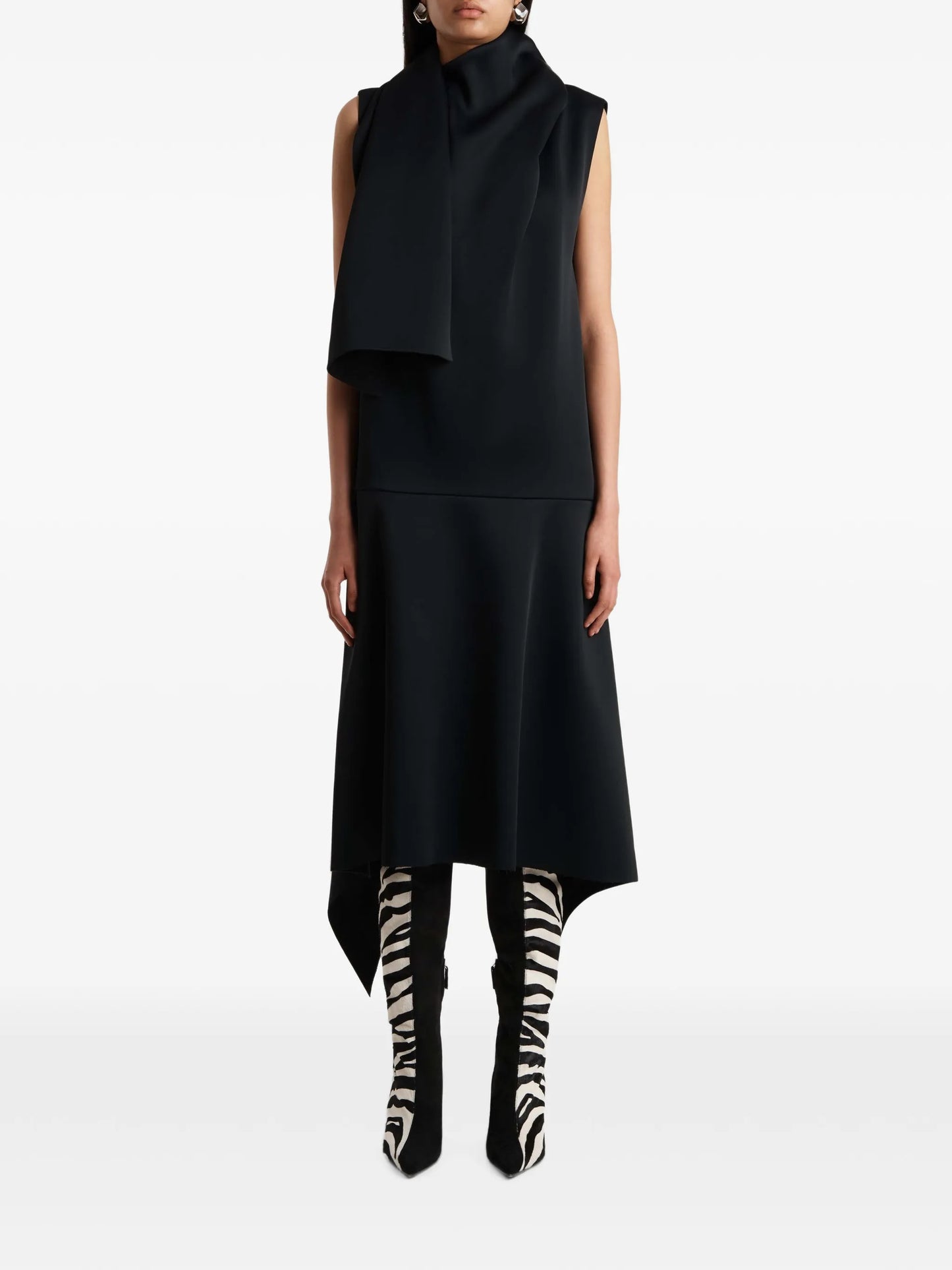 Loell dress in black